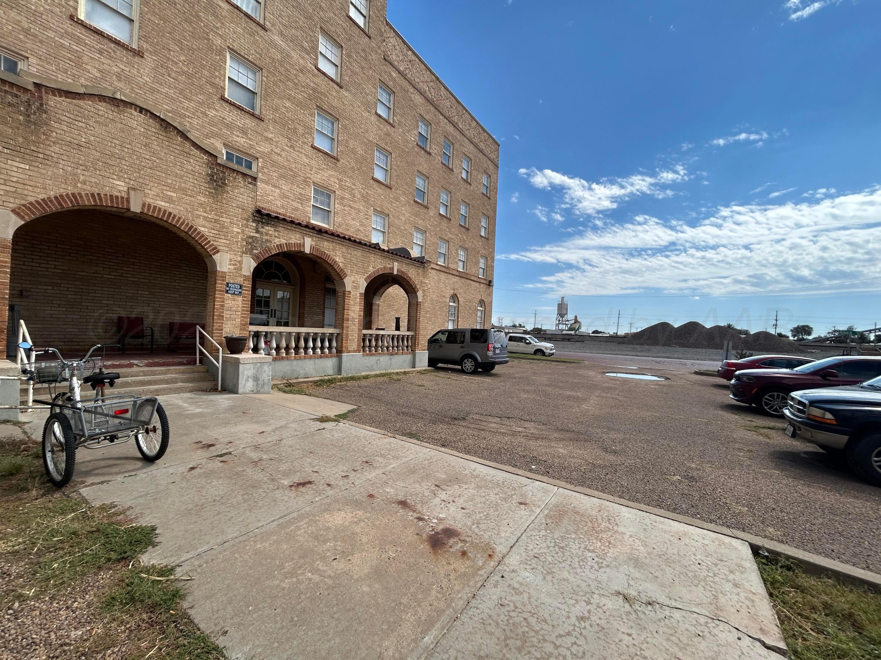 120 S RUSSELL Street, Pampa, TX 79065-6452, photo 6