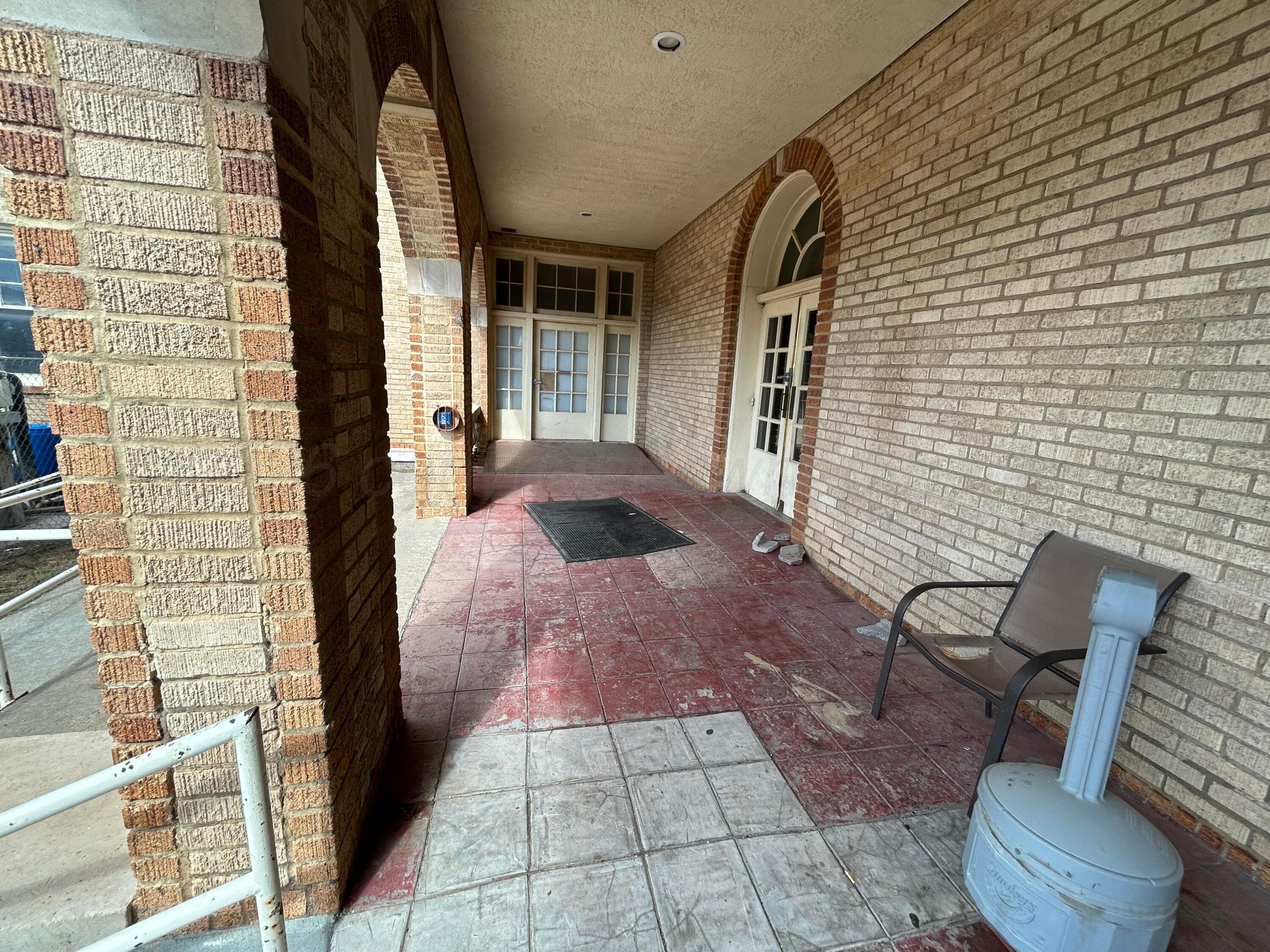 120 S RUSSELL Street, Pampa, TX 79065-6452, photo 9