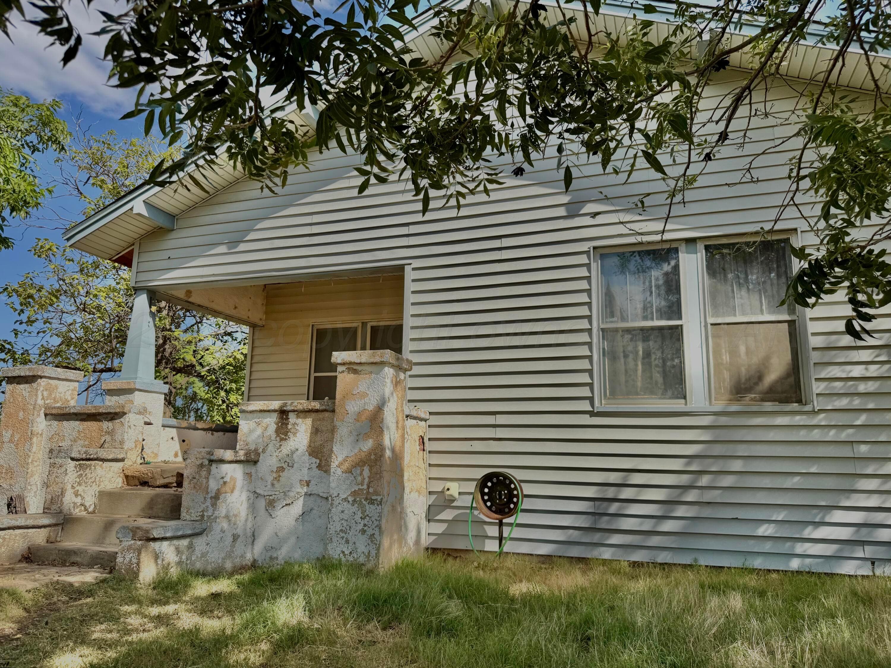 305 Wheeler Avenue, Mobeetie, TX 79061