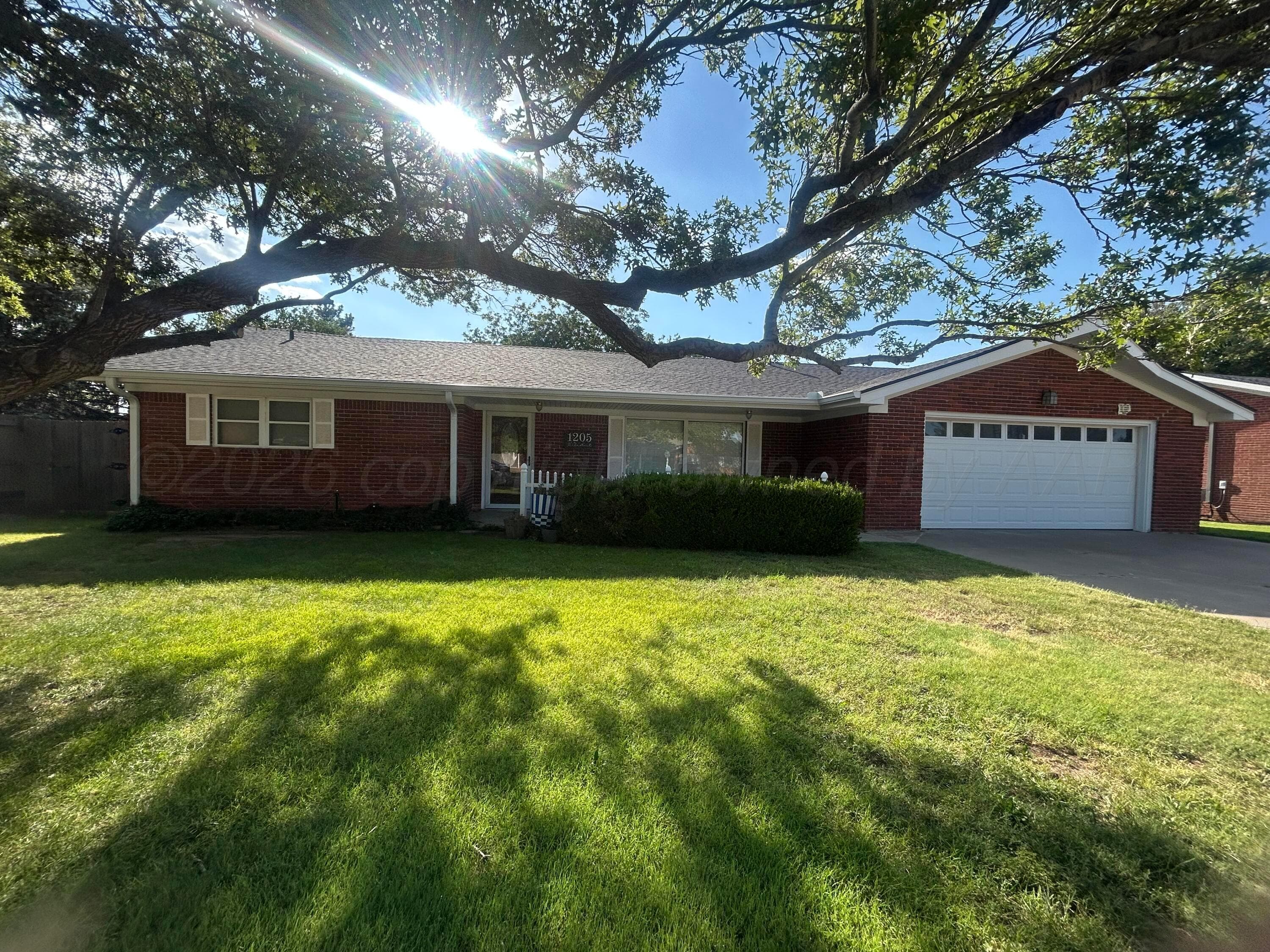 1205 N Chestnut Street, Stratford, TX 79084
