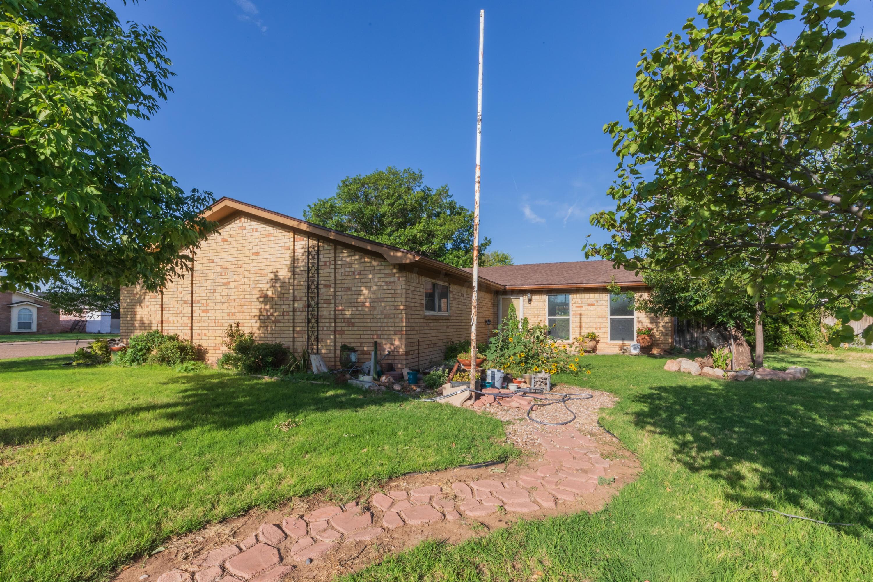401 PEAR Avenue, Dumas, TX 79029-3437
