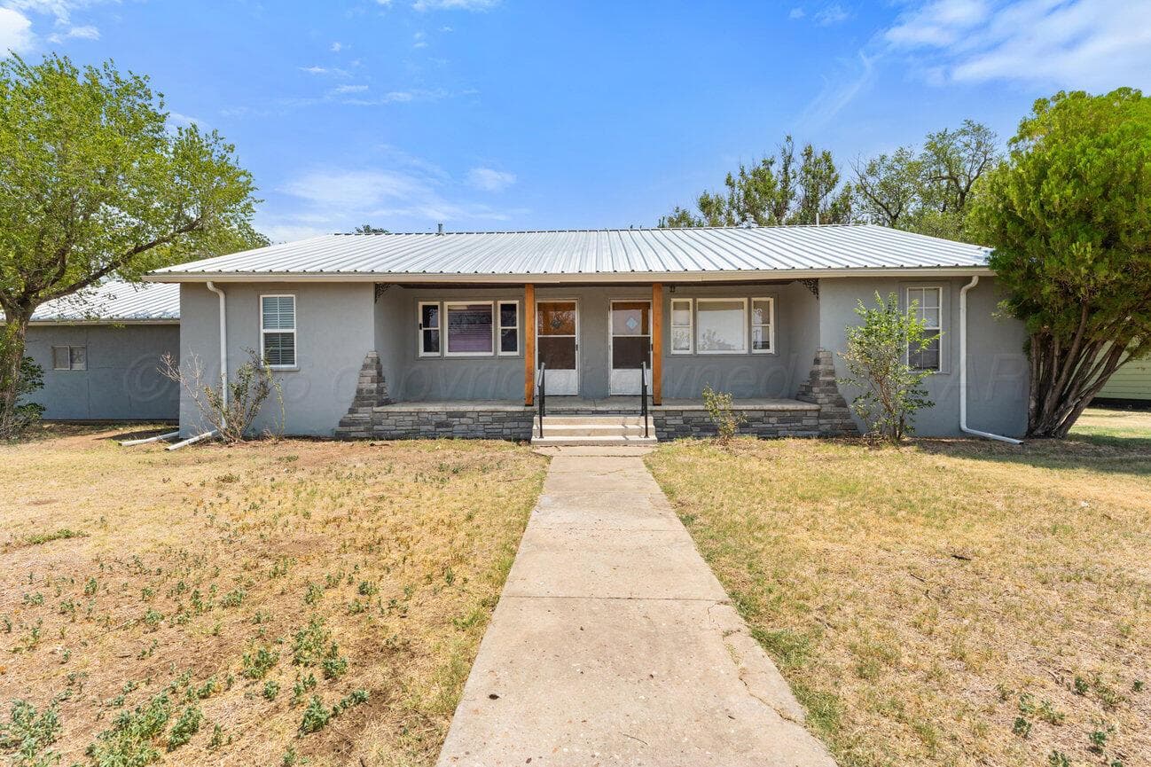 401 Dysart Street, Claude, TX 79019