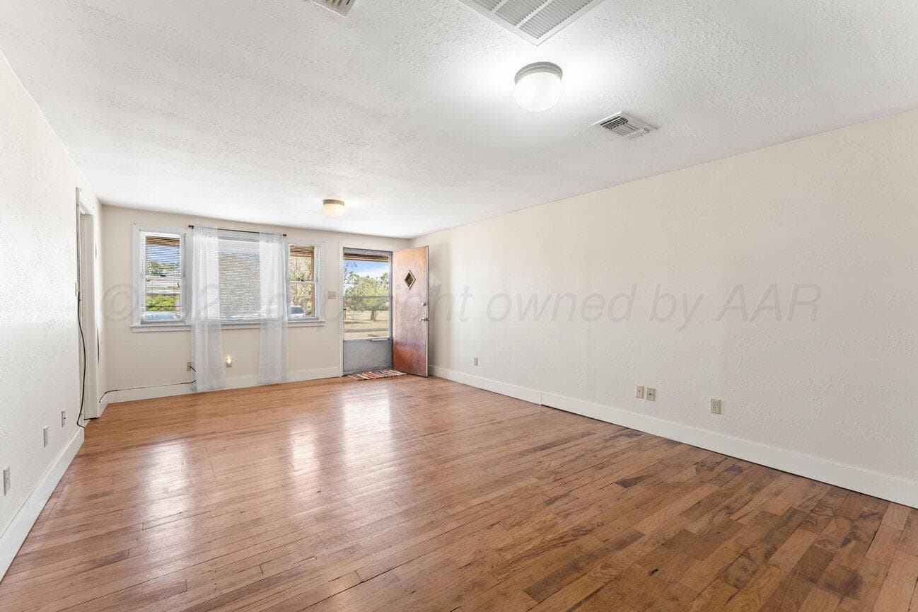 401 Dysart Street, Claude, TX 79019, photo 6