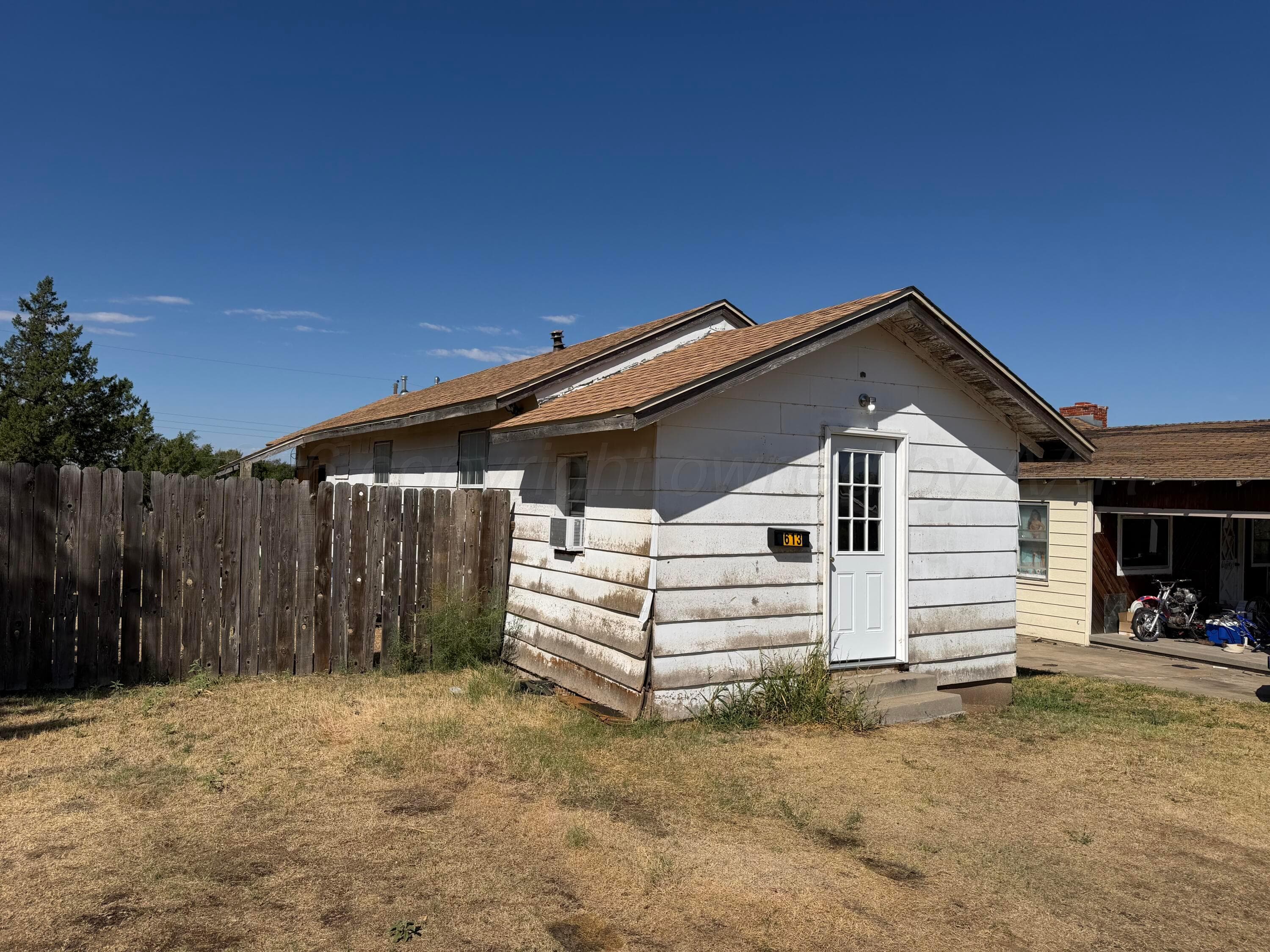 613 N HAZEL Street, Pampa, TX 79065-4844, photo 2