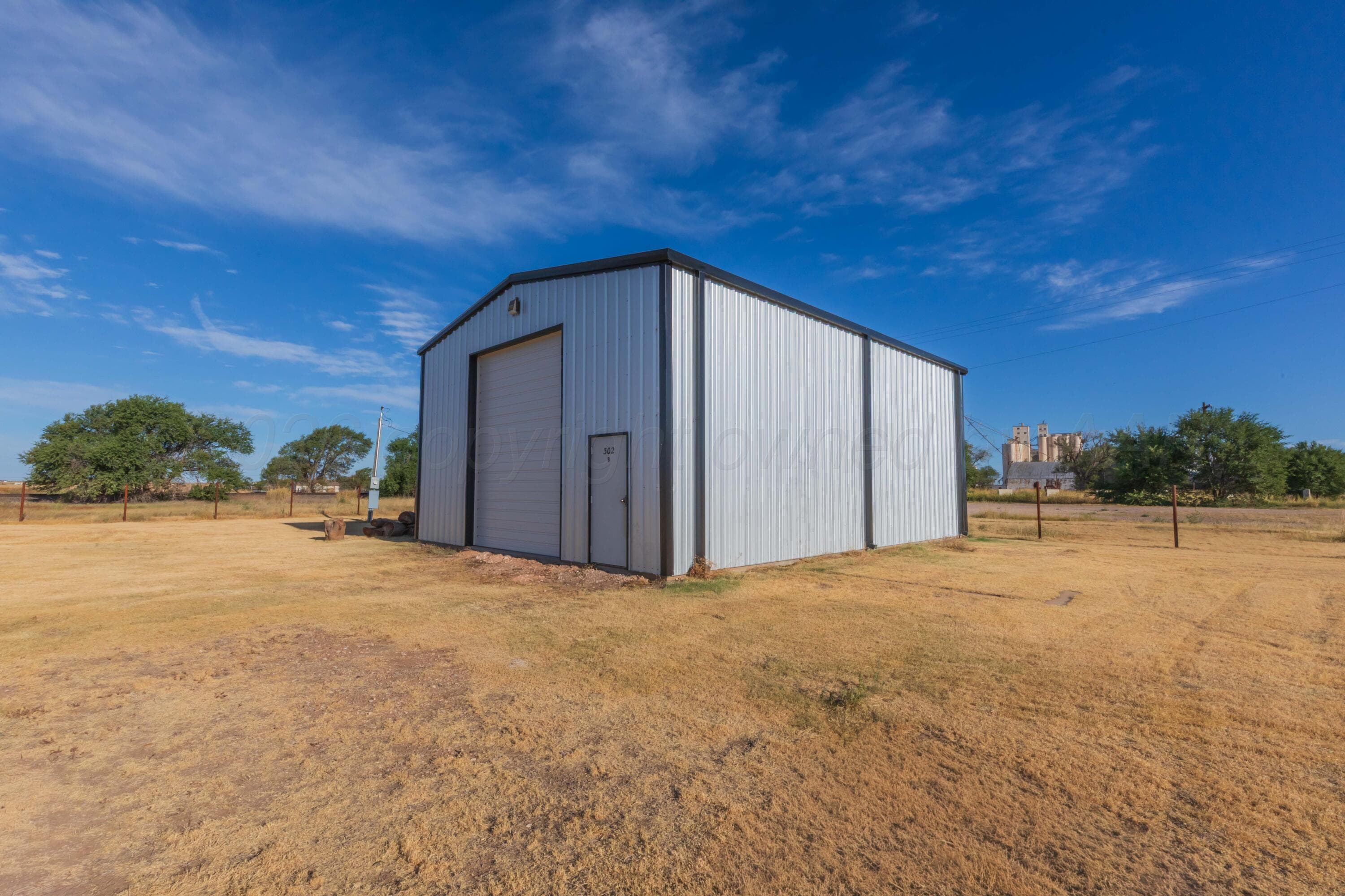 302 S Tallmadge Avenue, Happy, TX 79042