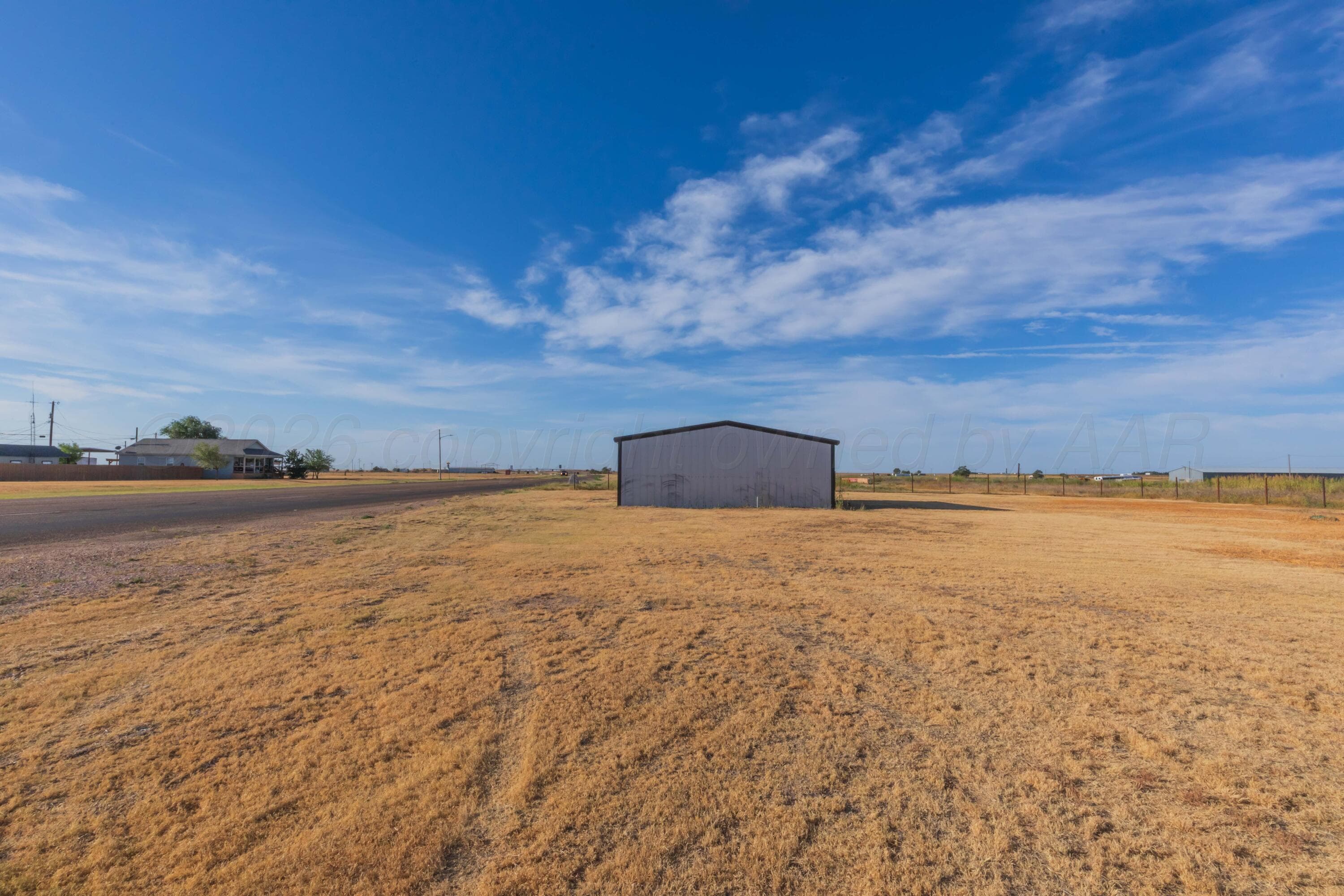 302 S Tallmadge Avenue, Happy, TX 79042, photo 2