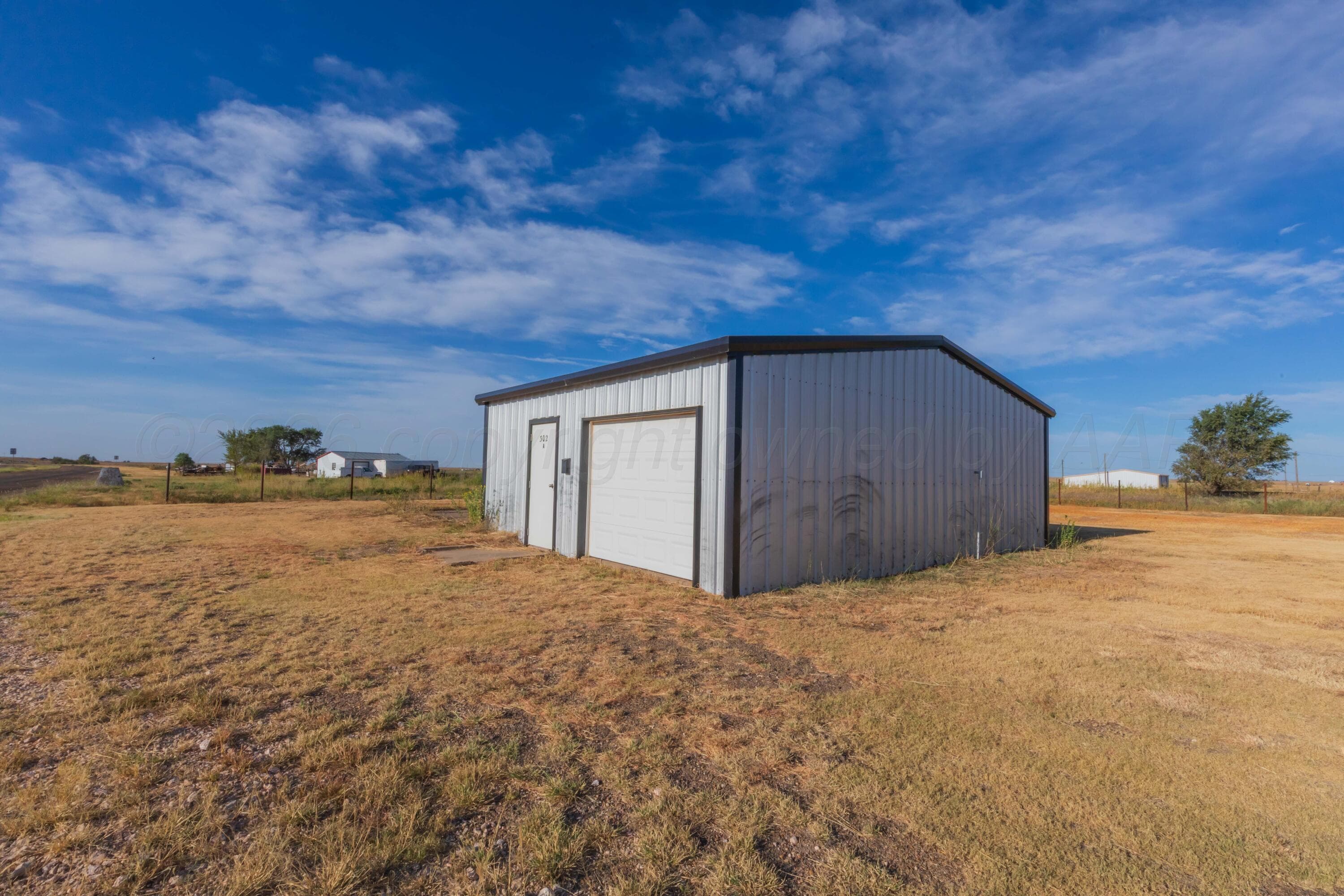 302 S Tallmadge Avenue, Happy, TX 79042, photo 3