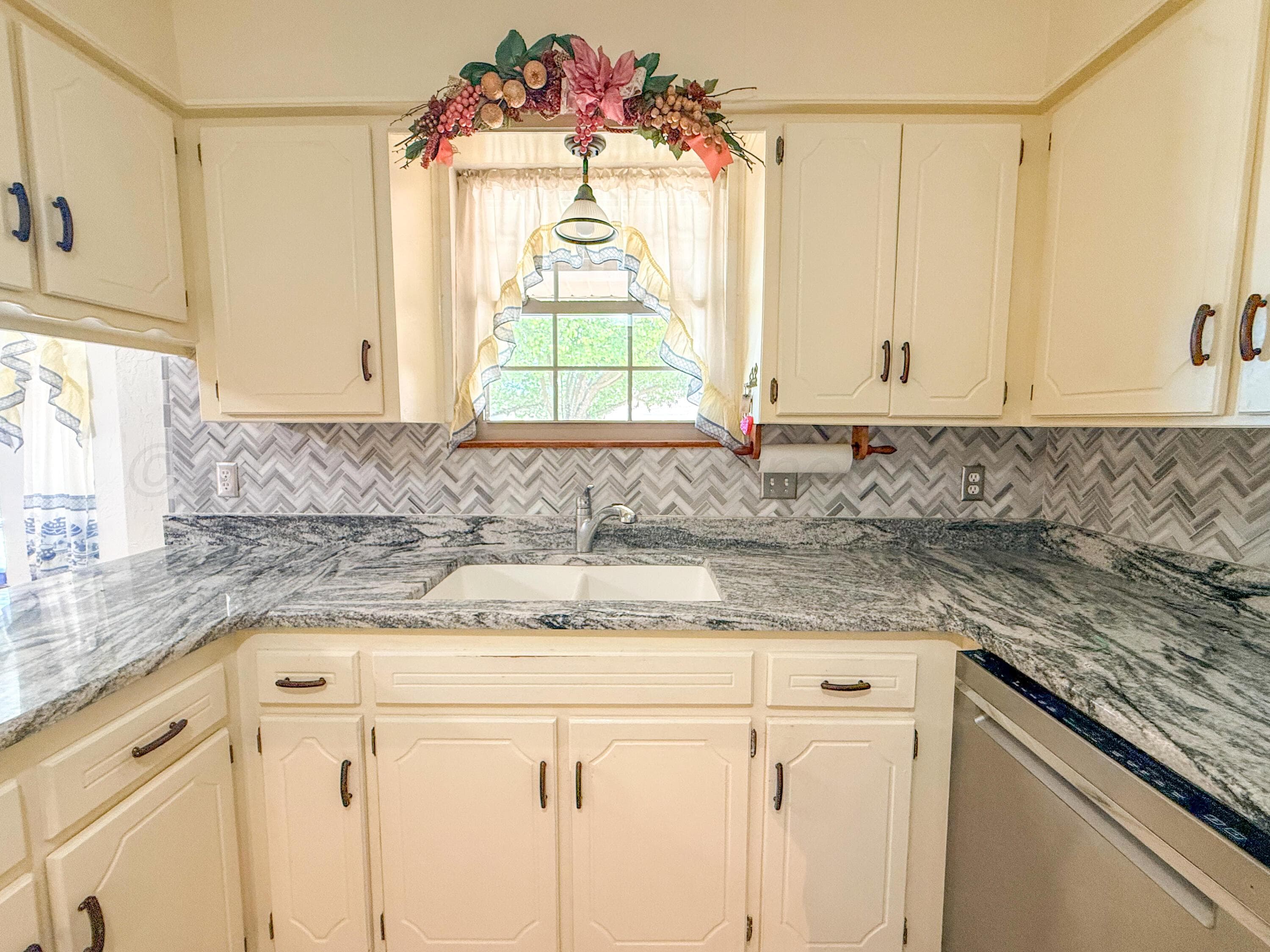 1532 N WELLS Street, Pampa, TX 79065-4141, photo 12