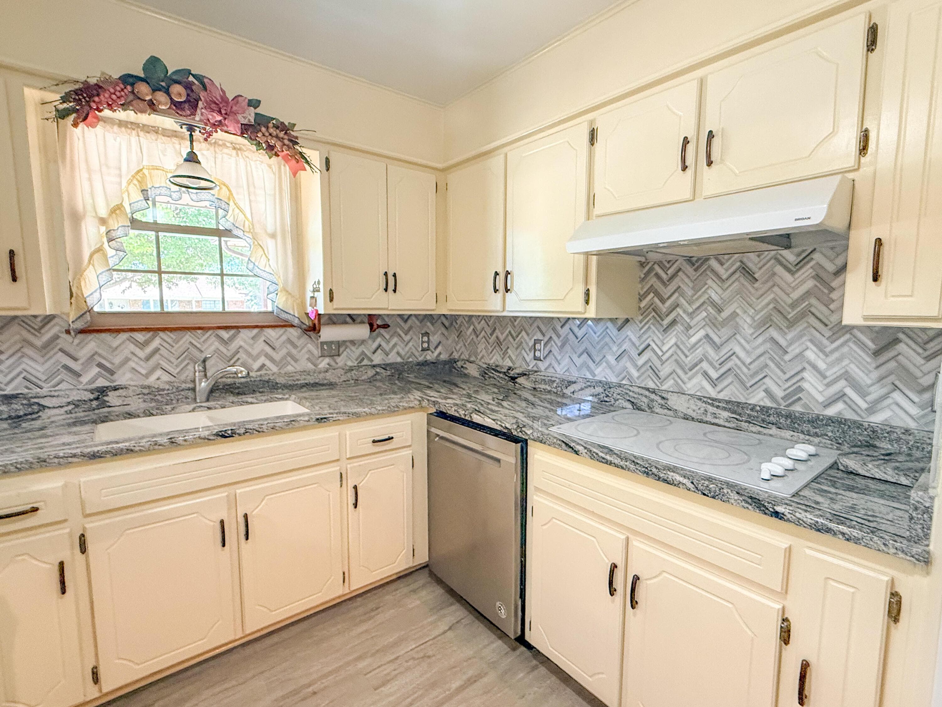 1532 N WELLS Street, Pampa, TX 79065-4141, photo 13