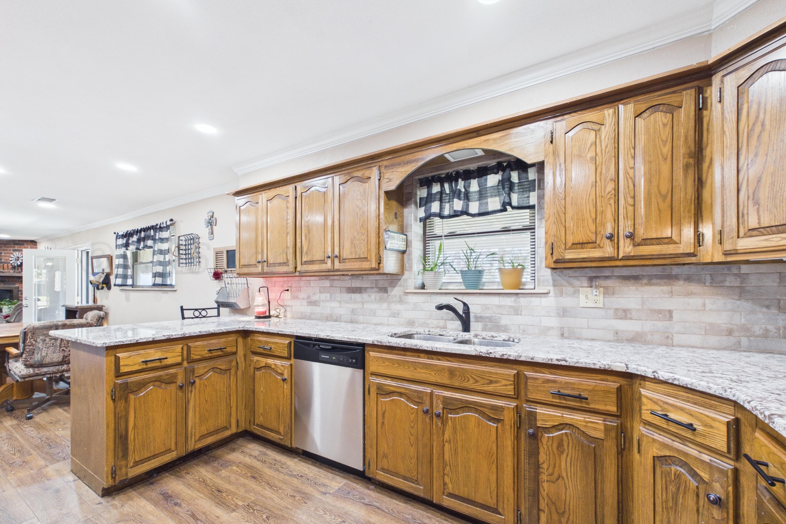 700 S WARREN Street, White Deer, TX 79097, photo 11