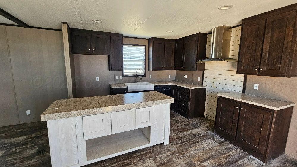 1042 S WILCOX Street, Pampa, TX 79065-8039, photo 3