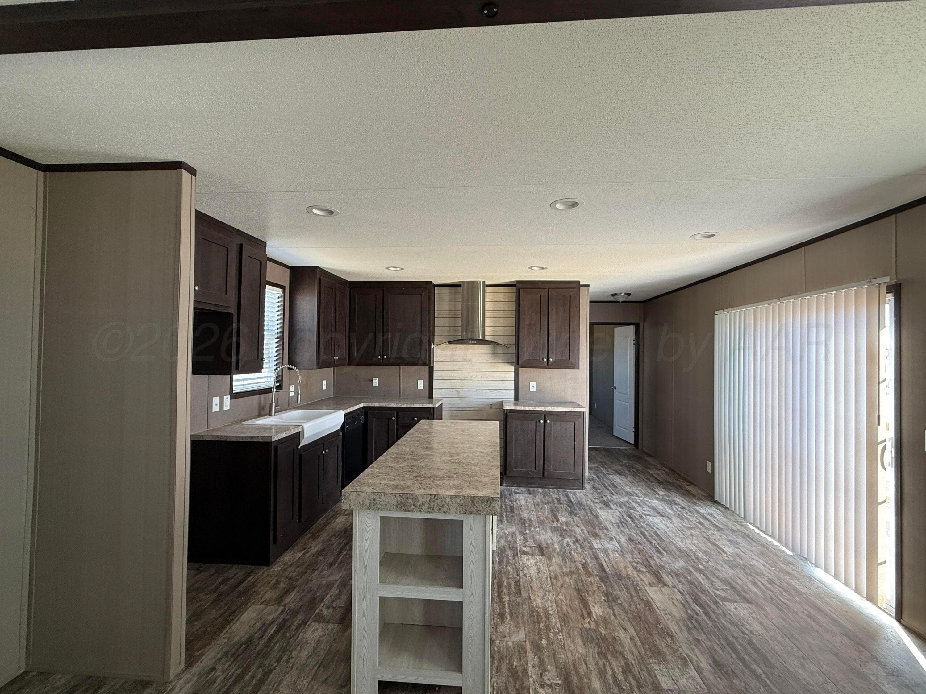 1042 S WILCOX Street, Pampa, TX 79065-8039, photo 4