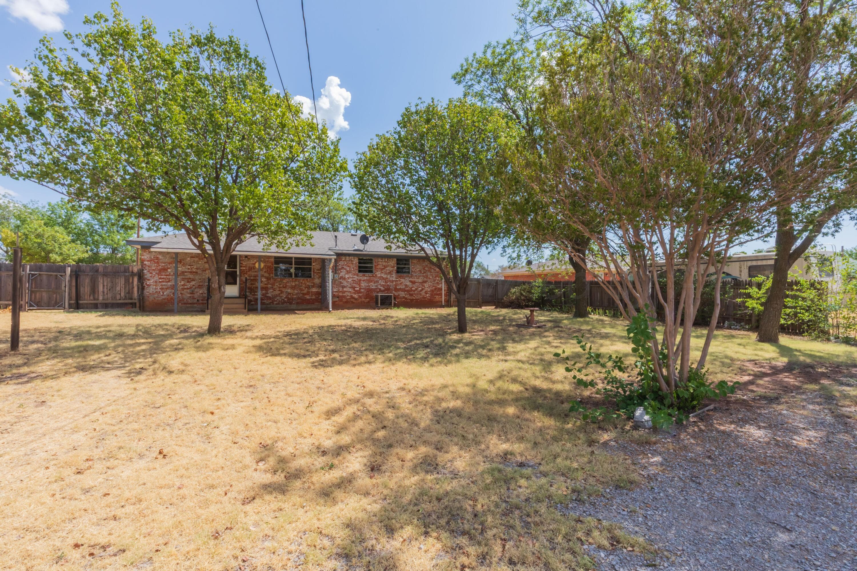 813 S Houston Street, Shamrock, TX 79079, photo 31
