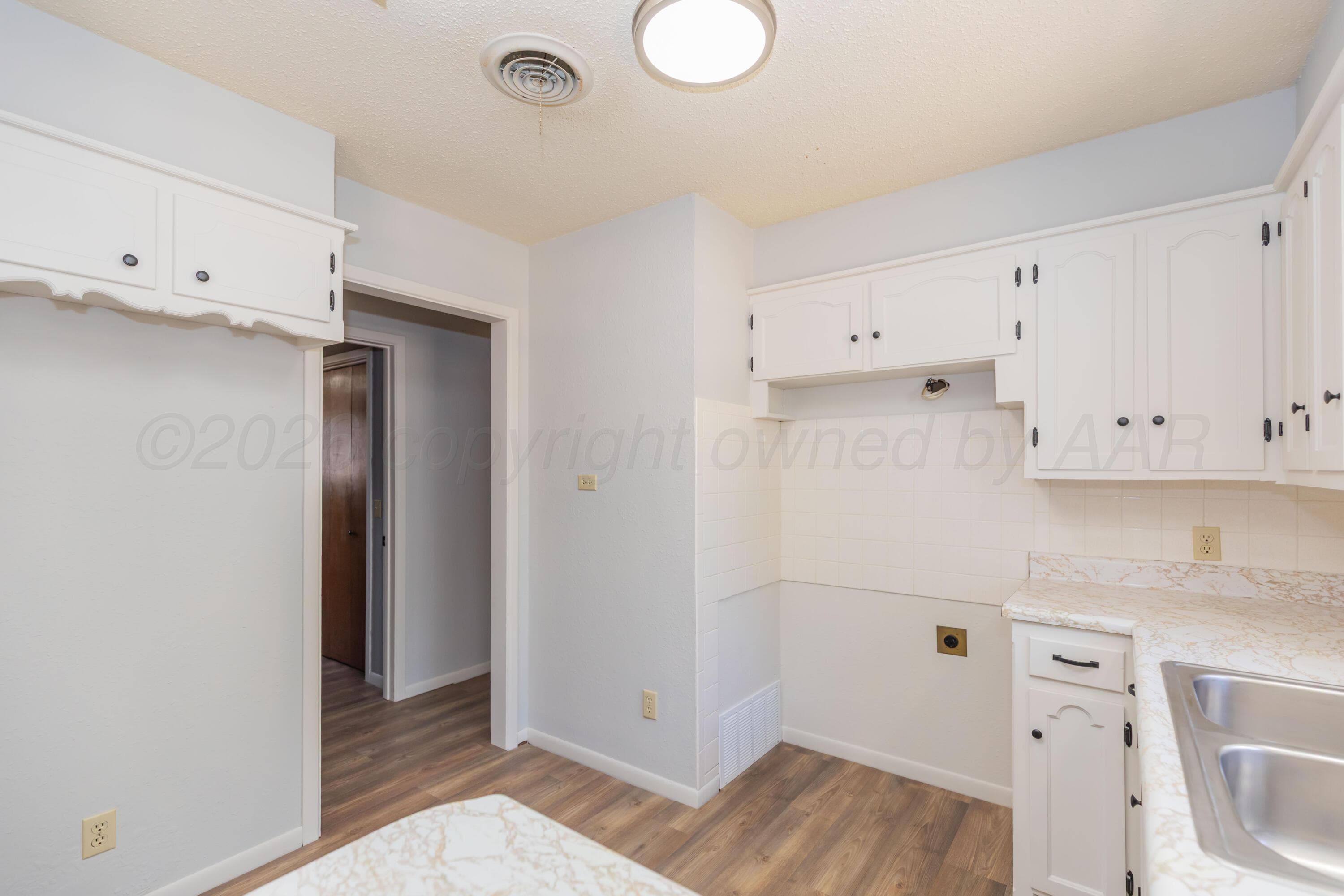 813 S Houston Street, Shamrock, TX 79079, photo 9