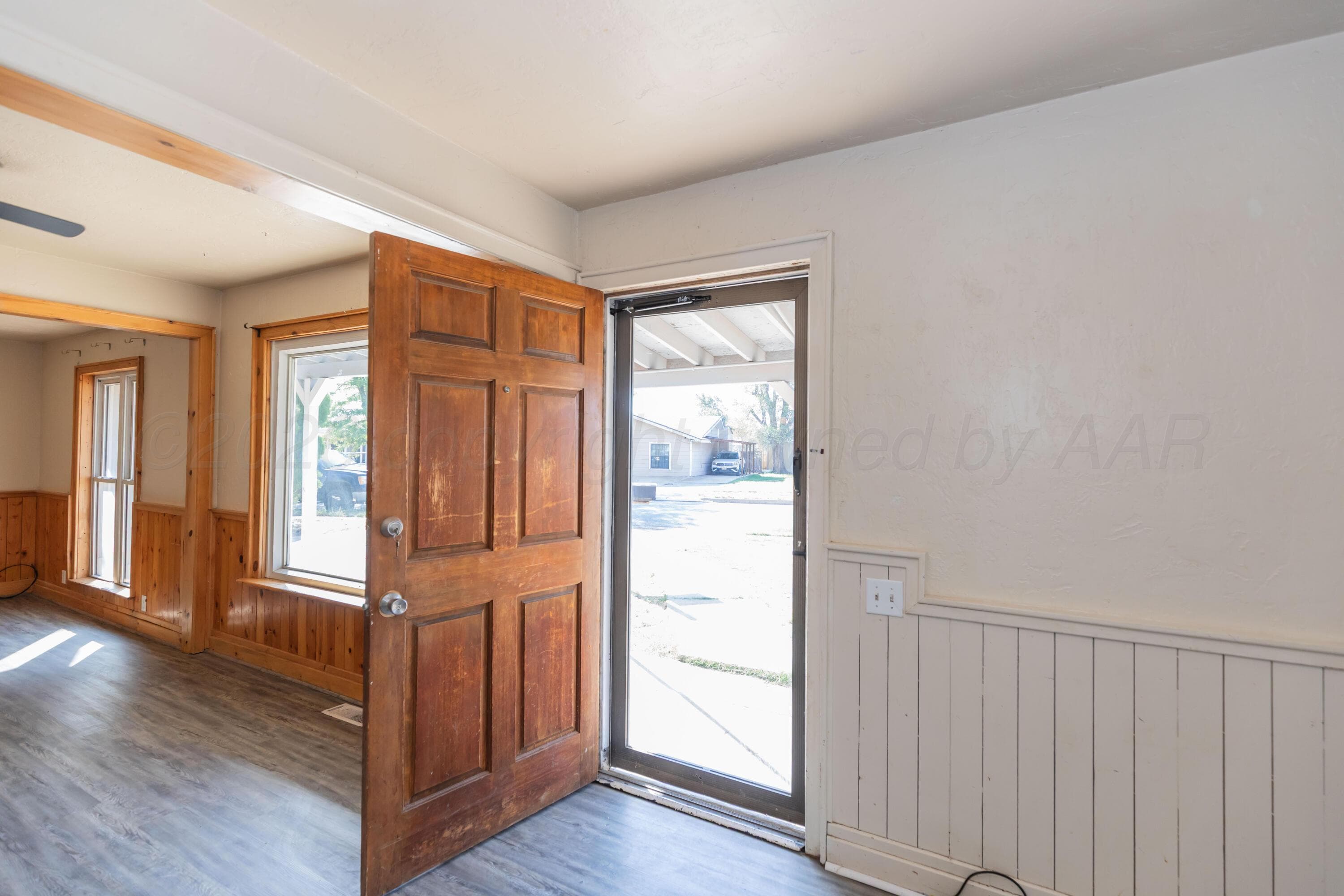 1044 W CINDERELLA Drive, Pampa, TX 79065-2709, photo 3