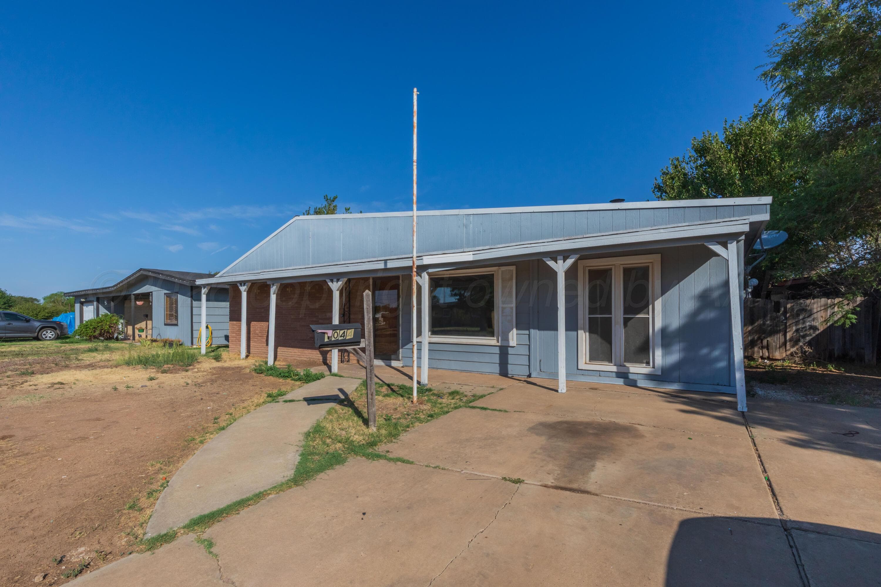 1044 W CINDERELLA Drive, Pampa, TX 79065-2709, photo 2