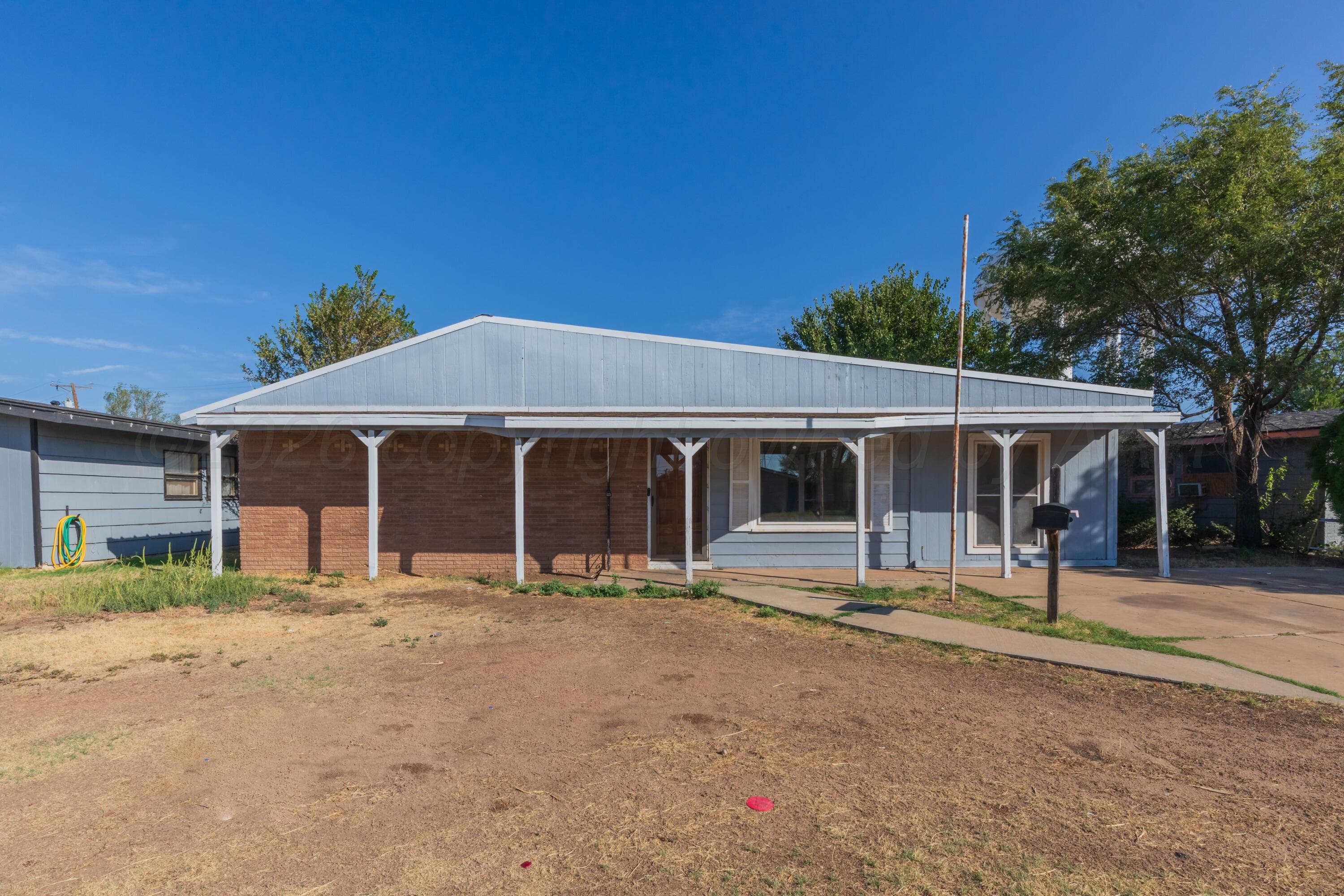 1044 W CINDERELLA Drive, Pampa, TX 79065-2709