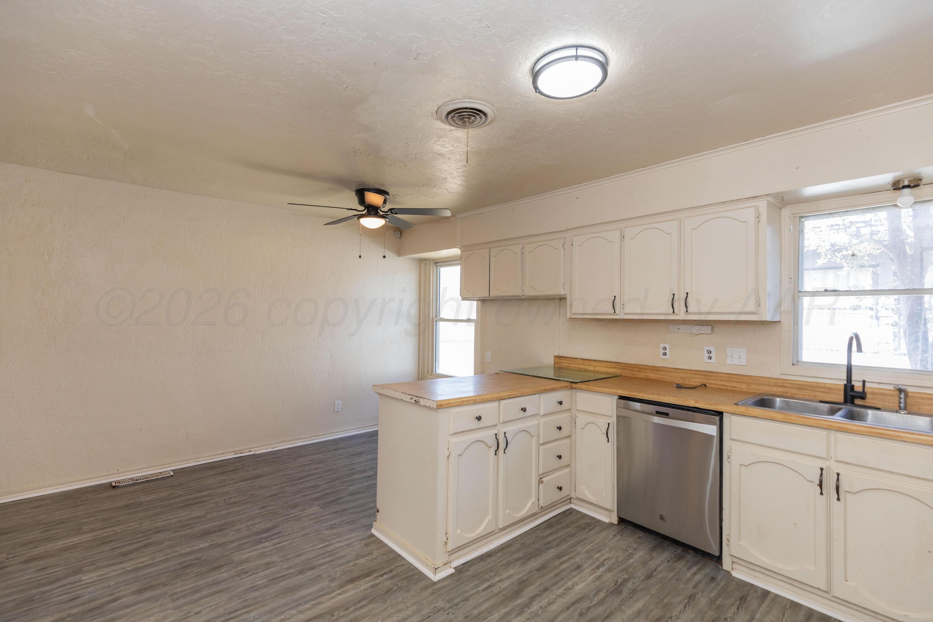 1044 W CINDERELLA Drive, Pampa, TX 79065-2709, photo 15