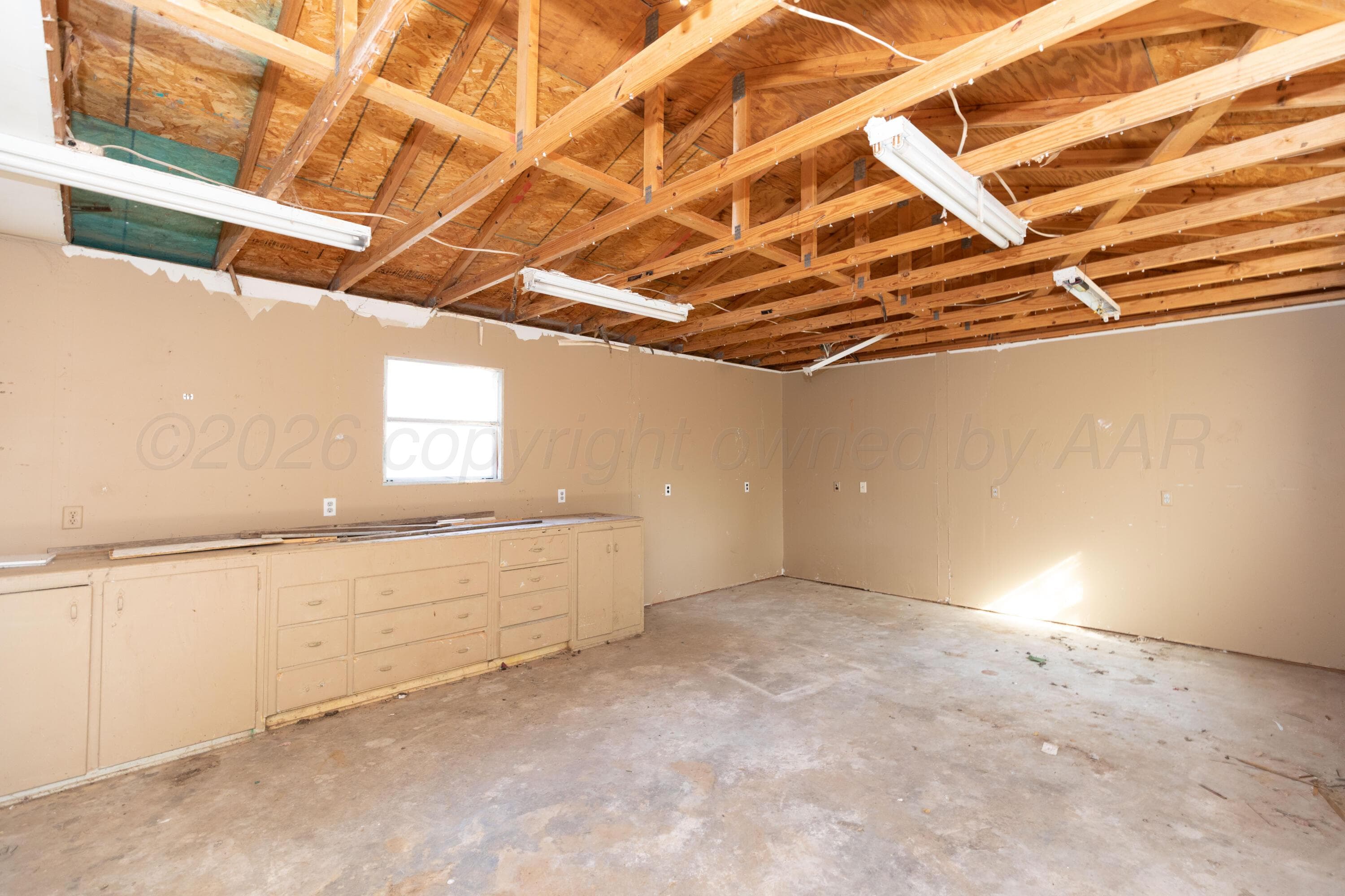 1044 W CINDERELLA Drive, Pampa, TX 79065-2709, photo 37