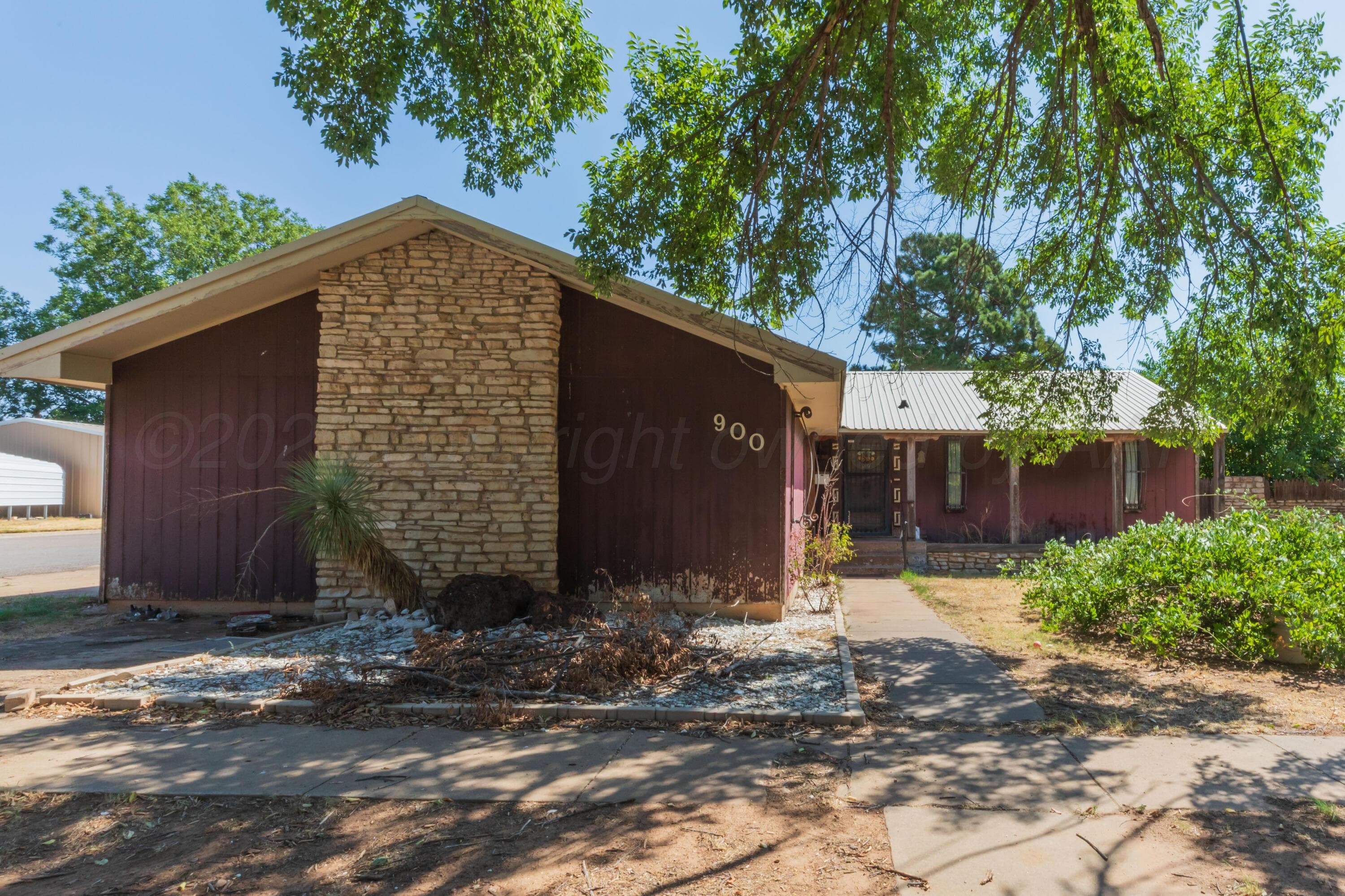 900 S Madden Street, Shamrock, TX 79079