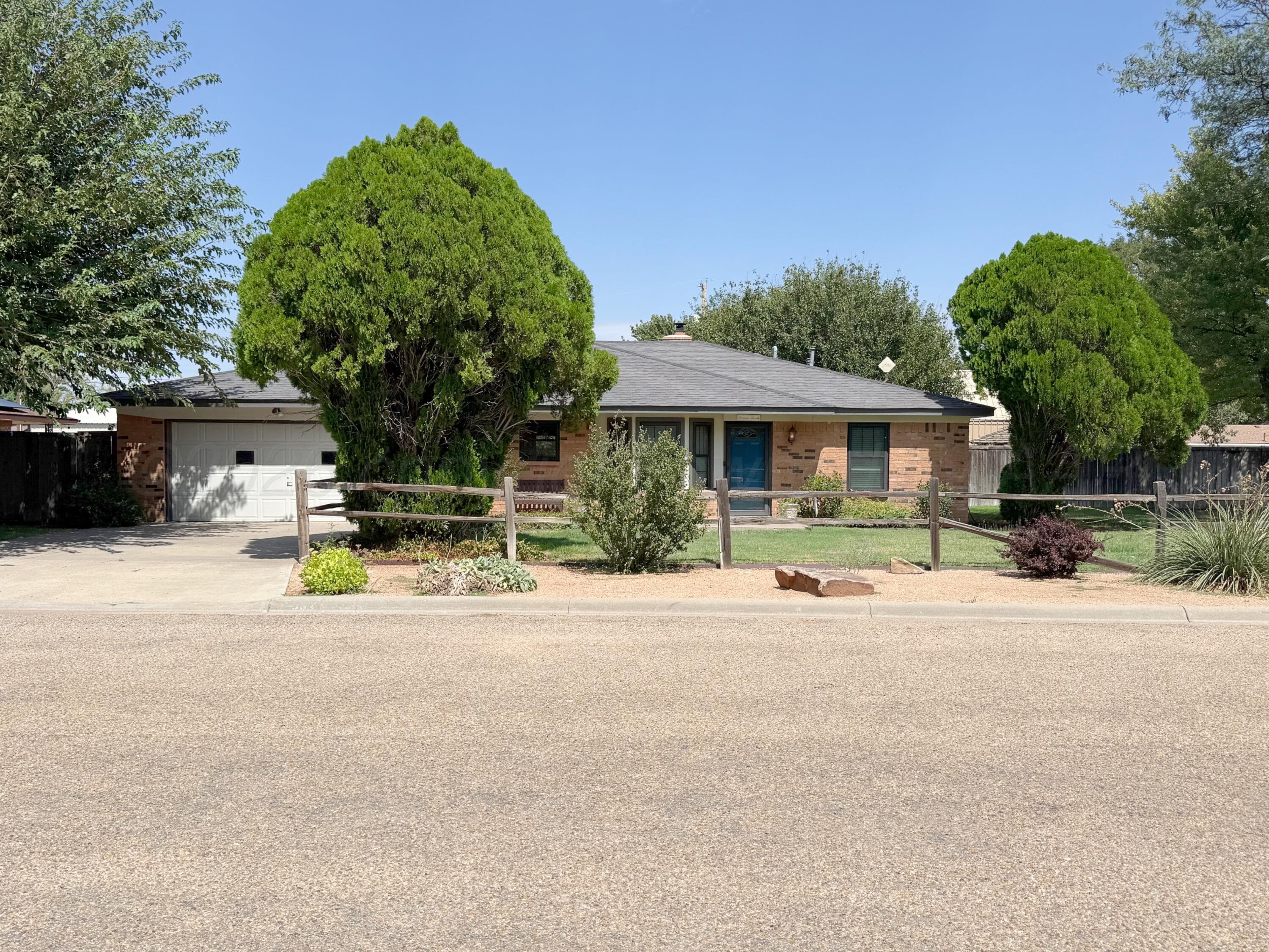 303 Coronado Street, Fritch, TX 79036
