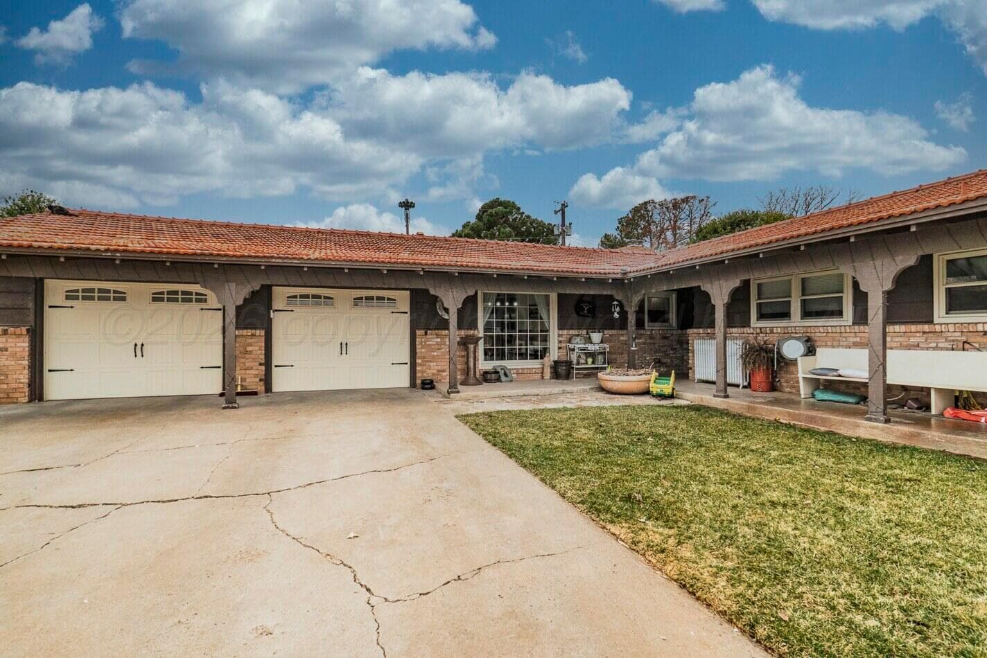 210 Comanche Trail, Tulia, TX 79088, photo 2