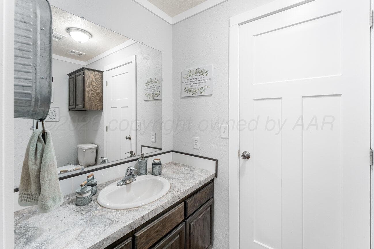 300 10th Street, Claude, TX 79019, photo 37