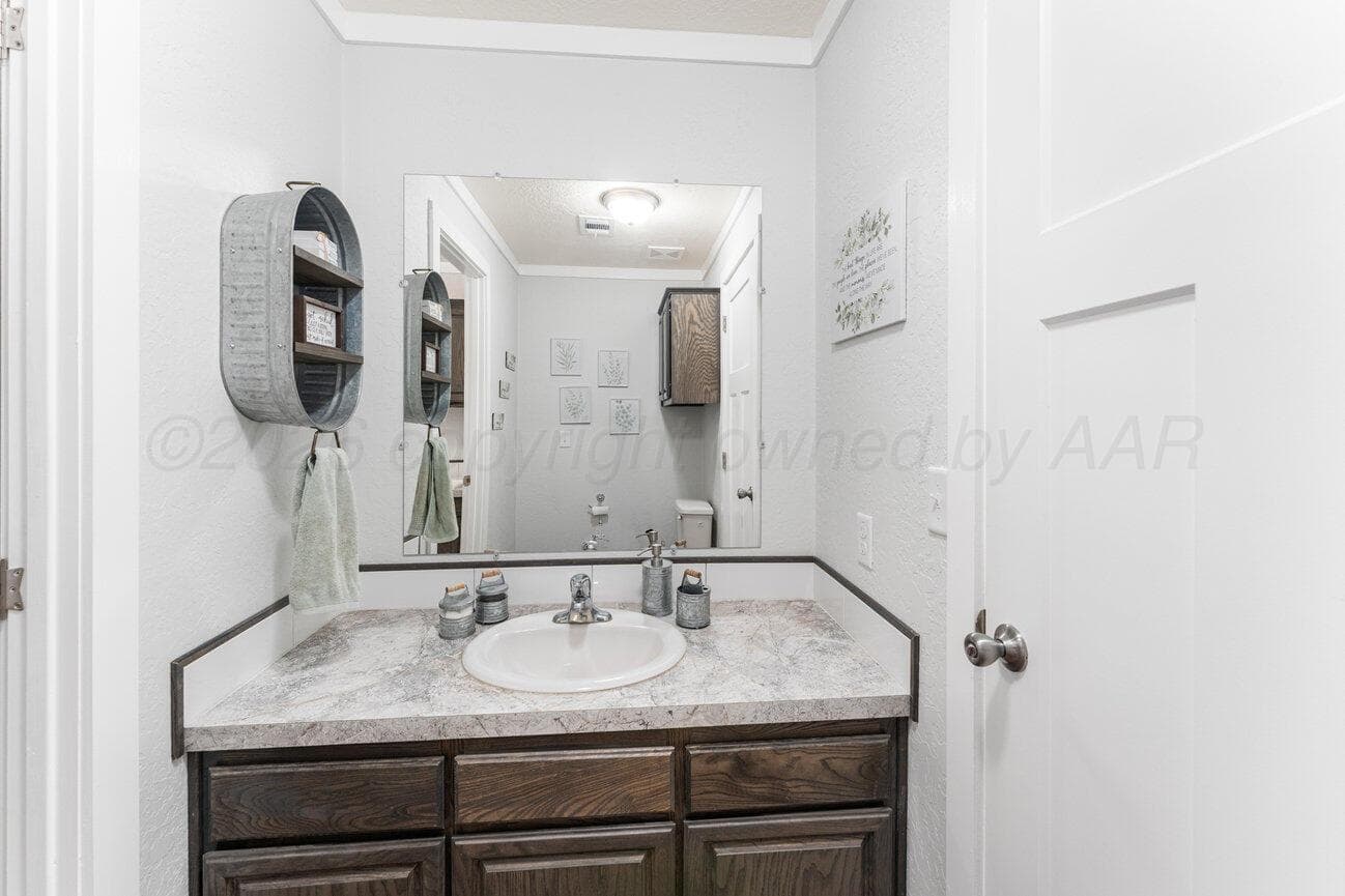 300 10th Street, Claude, TX 79019, photo 38