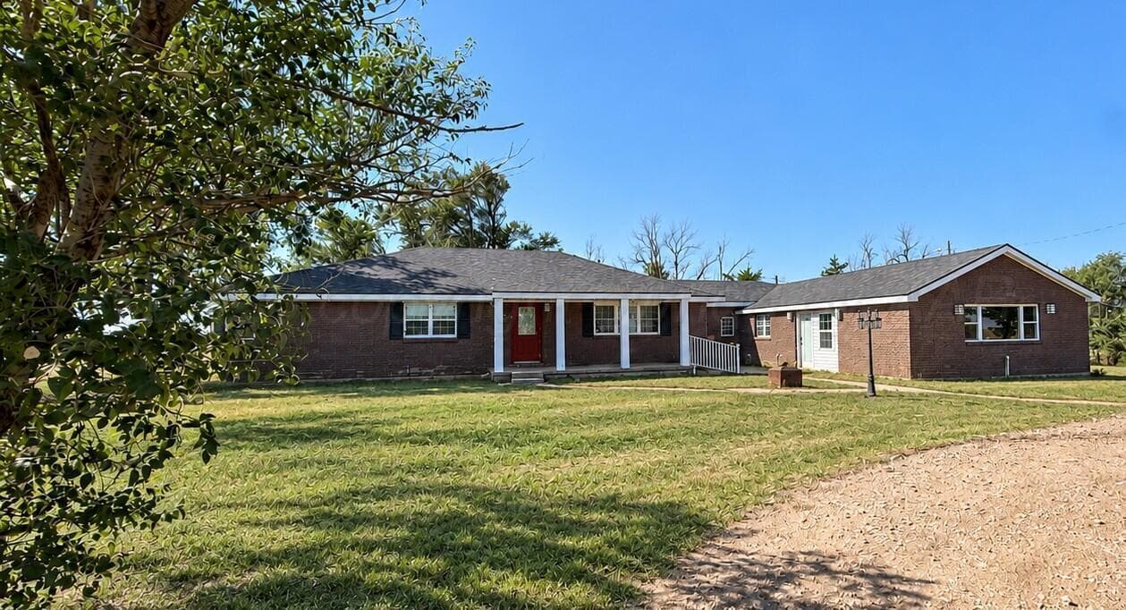 13898 County Road 17, Stratford, TX 79084