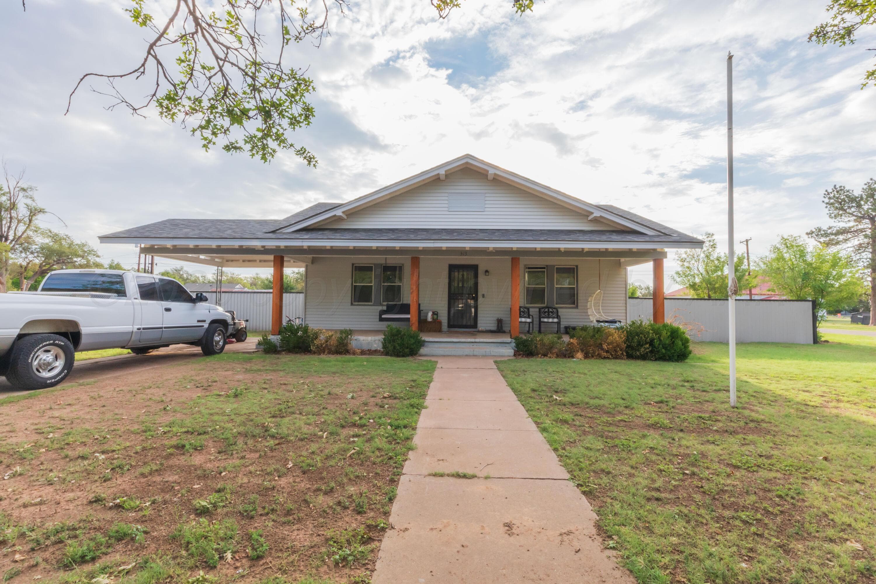 313 High Street, Claude, TX 79019, photo 2