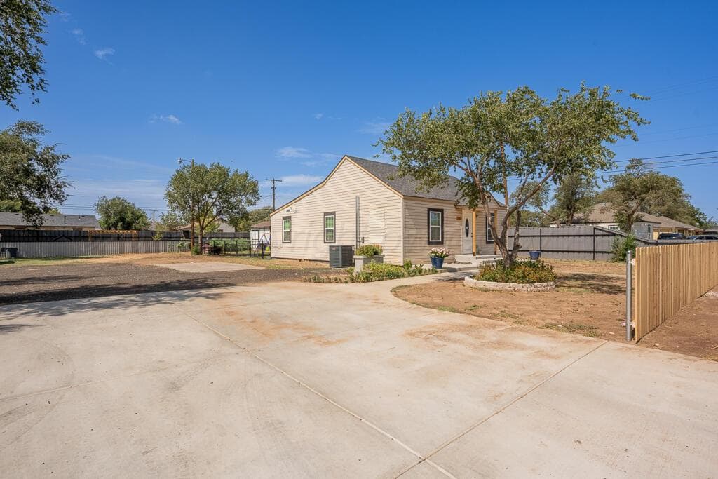 800 S SPRING Street, Amarillo, TX 79104-2229, photo 2