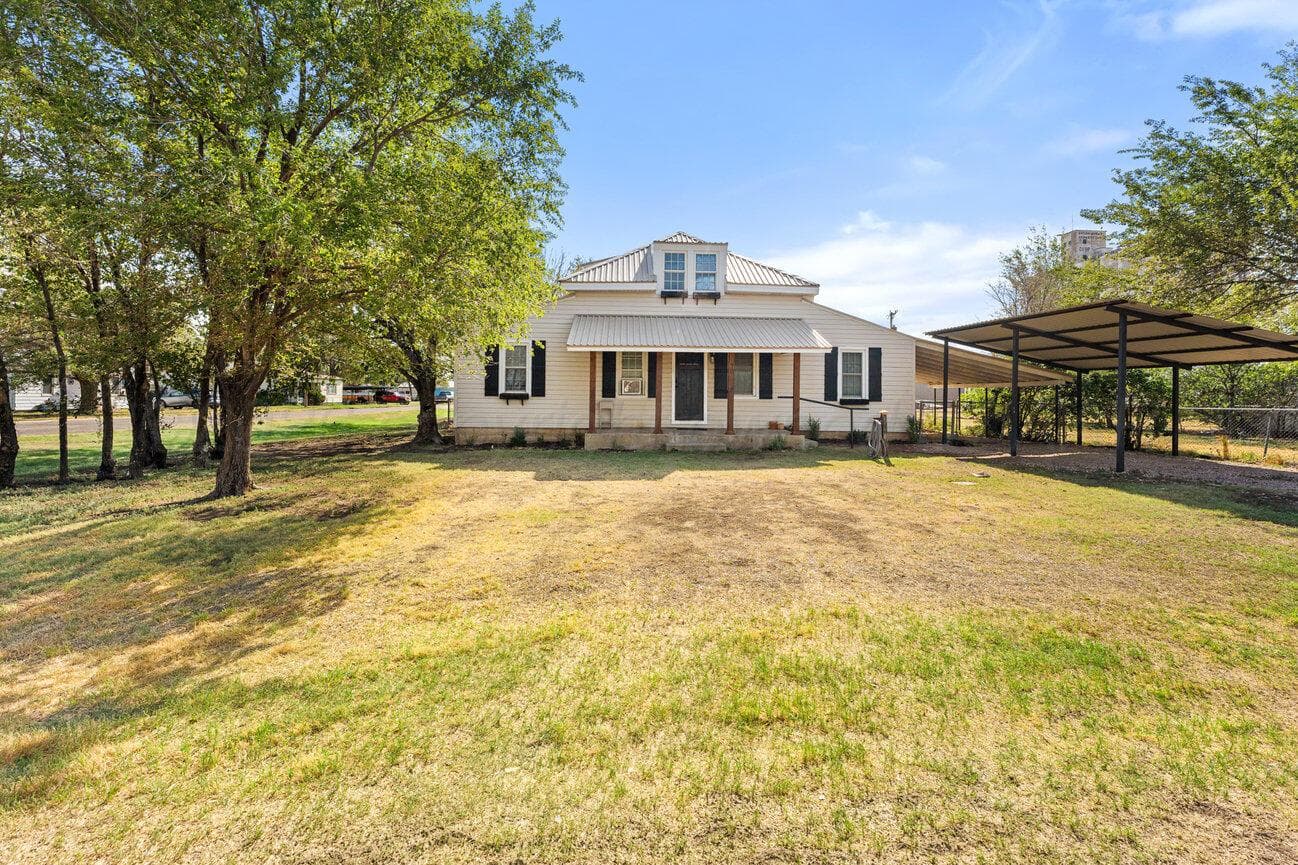 98 NEWCOME, Groom, TX 79039-2031