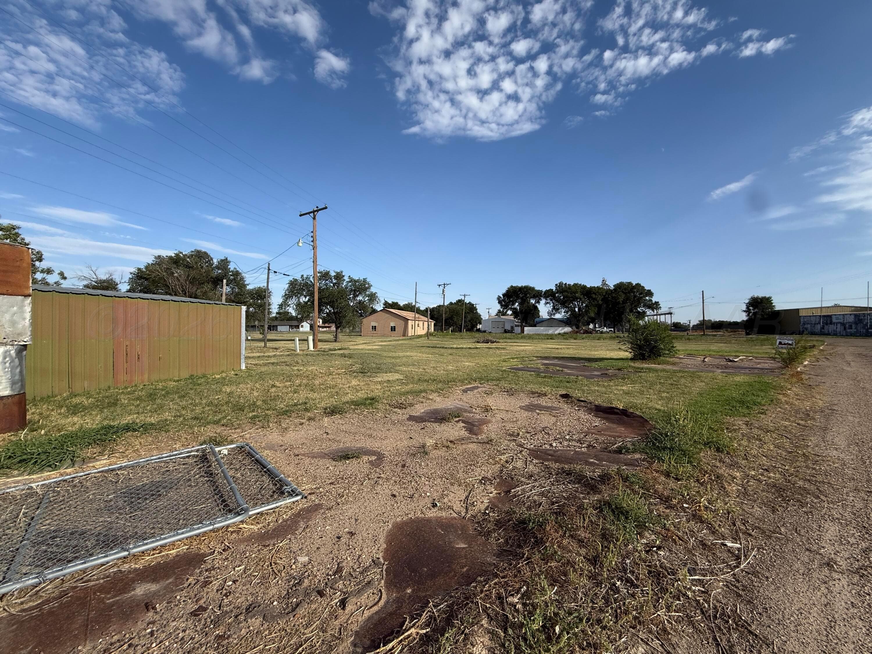 818 N Pine Street, Stratford, TX 79084, photo 2