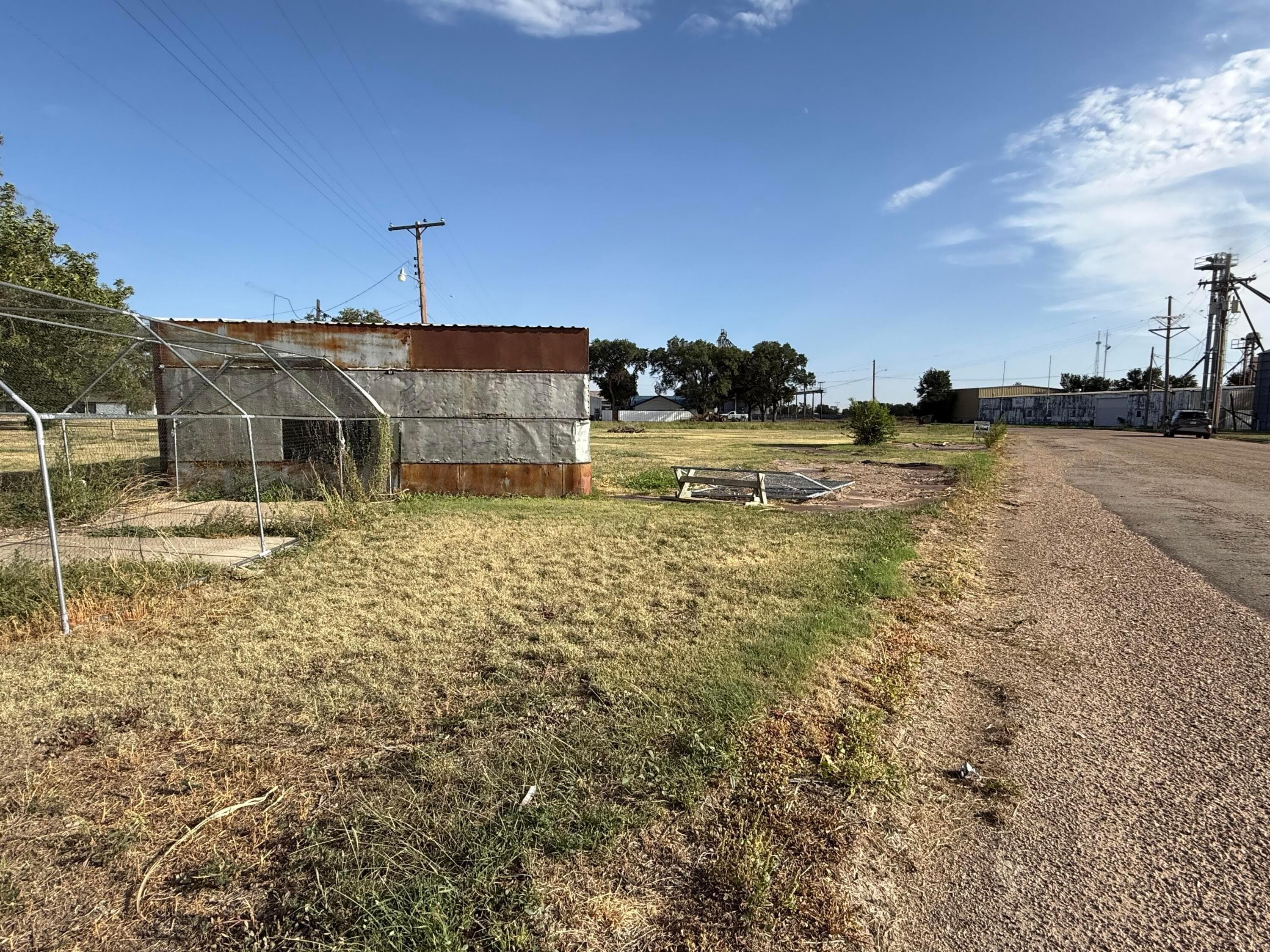 818 N Pine Street, Stratford, TX 79084, photo 3