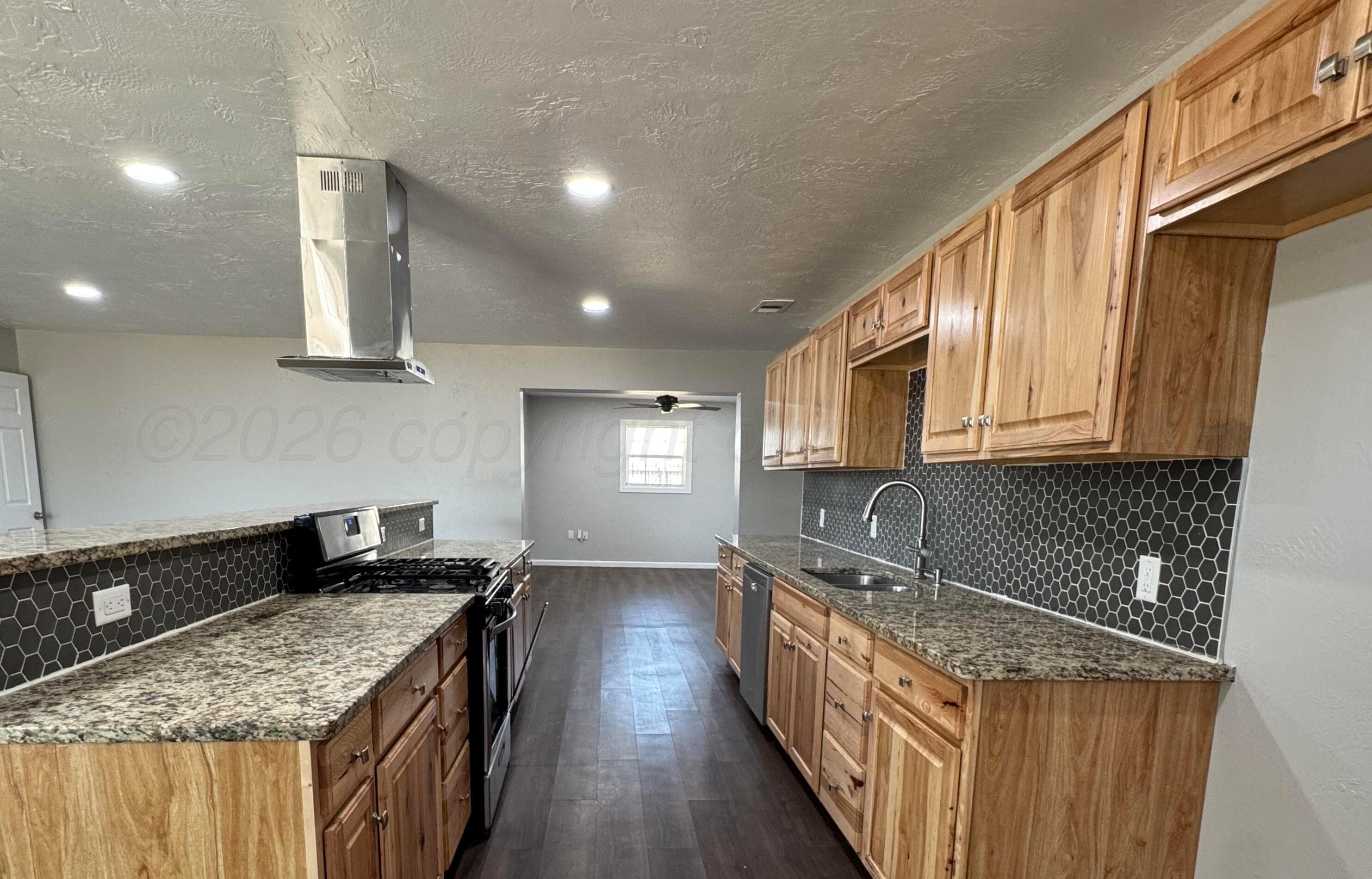 709 Cherokee Drive, Hereford, TX 79045, photo 2