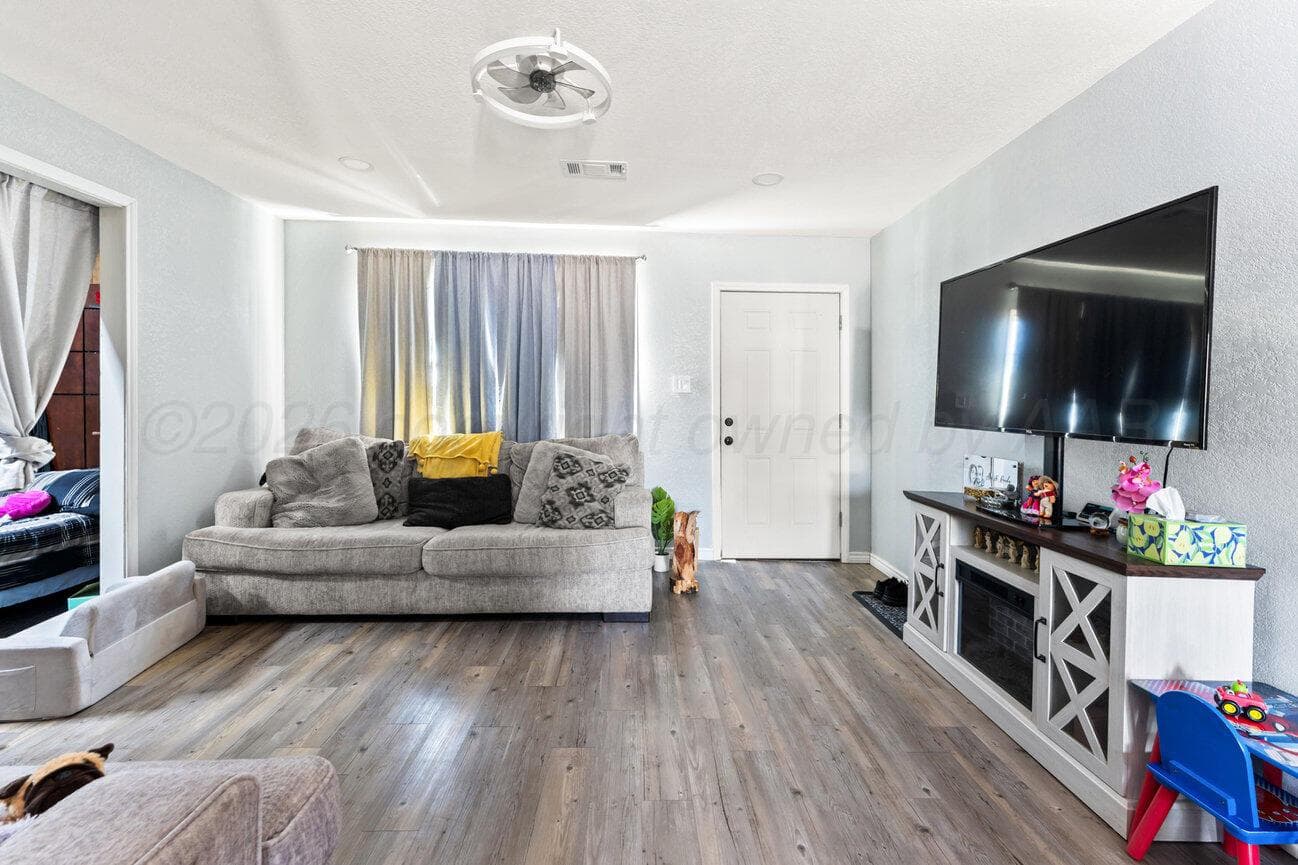 701 E 15TH Avenue, Pampa, TX 79065-4505, photo 6