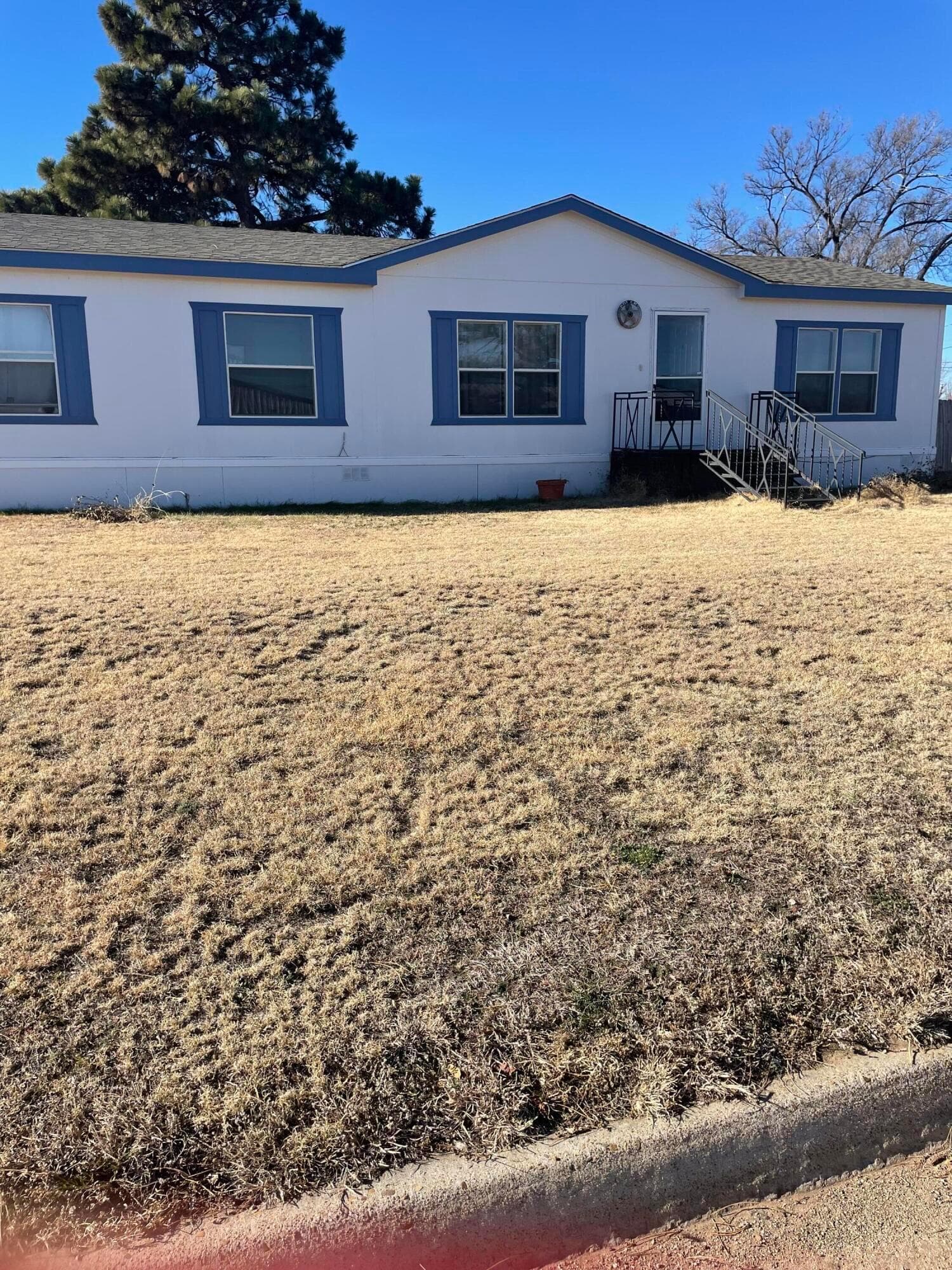 401 N Grace Street, Stratford, TX 79084