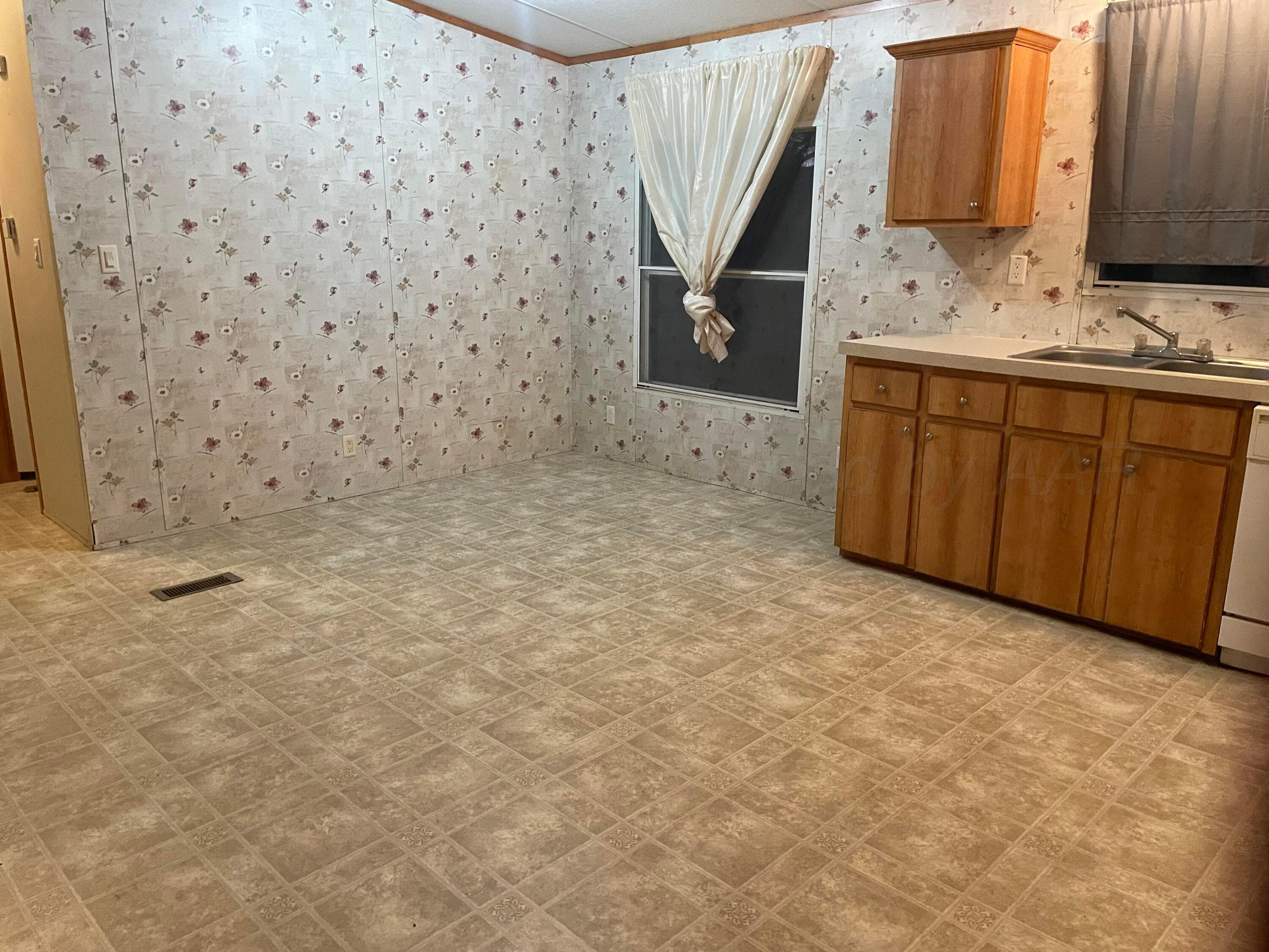 401 N Grace Street, Stratford, TX 79084, photo 5