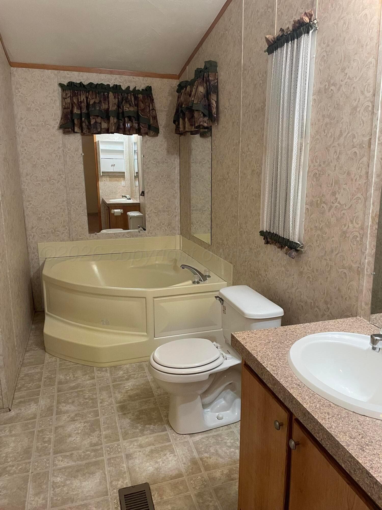 401 N Grace Street, Stratford, TX 79084, photo 10