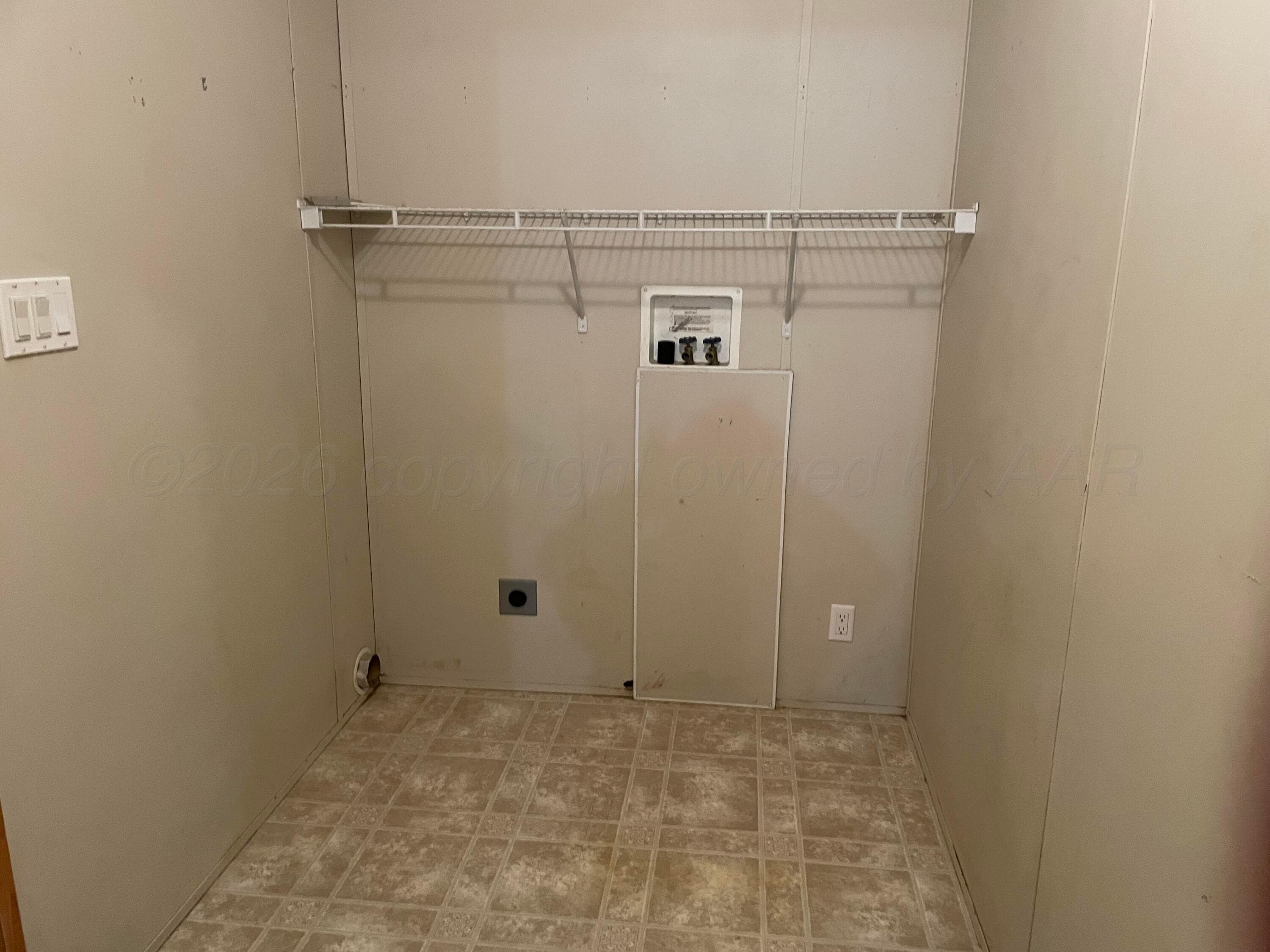 401 N Grace Street, Stratford, TX 79084, photo 11