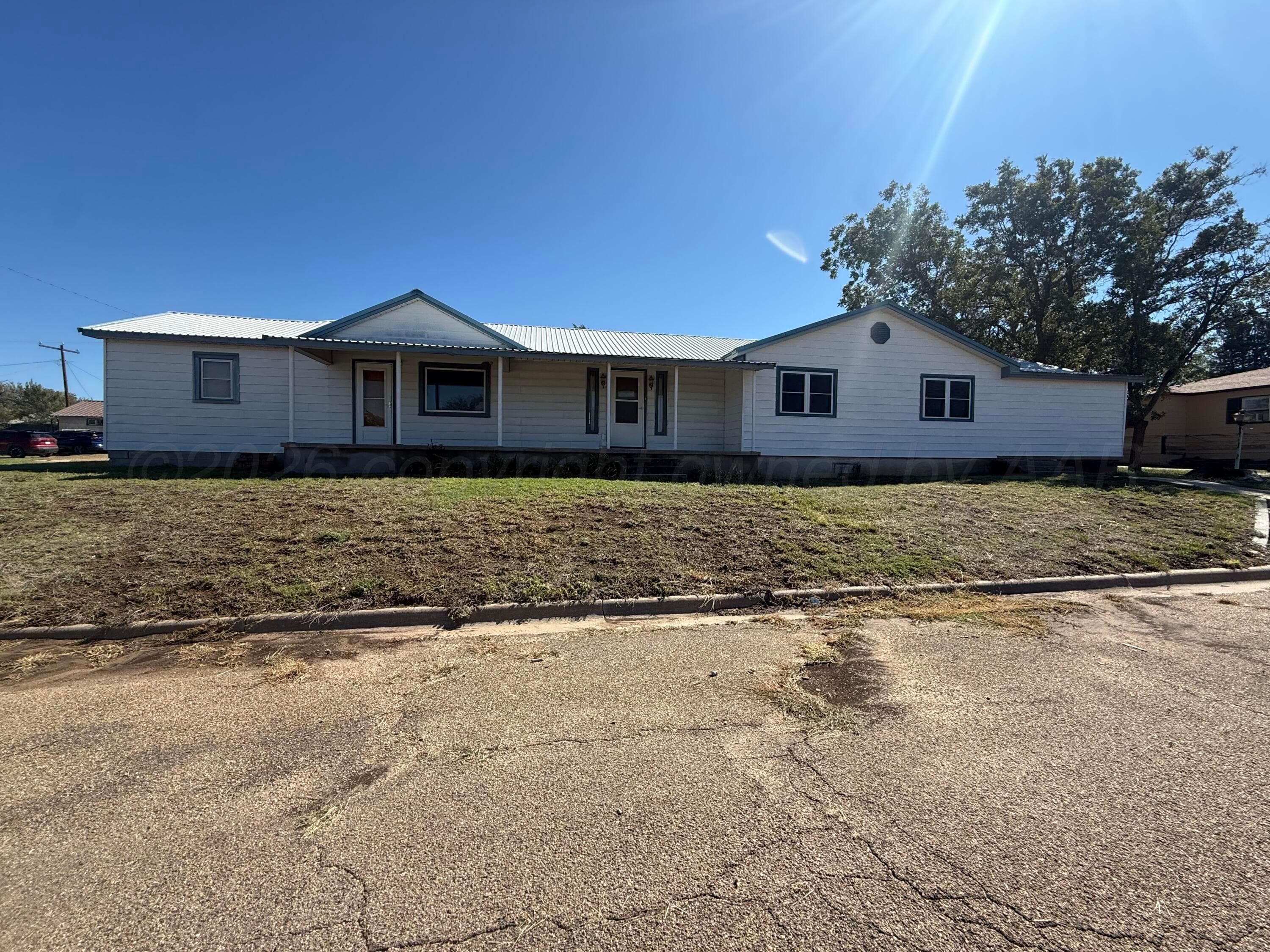 901 LINDBERG Street, Skellytown, TX 79080-1873