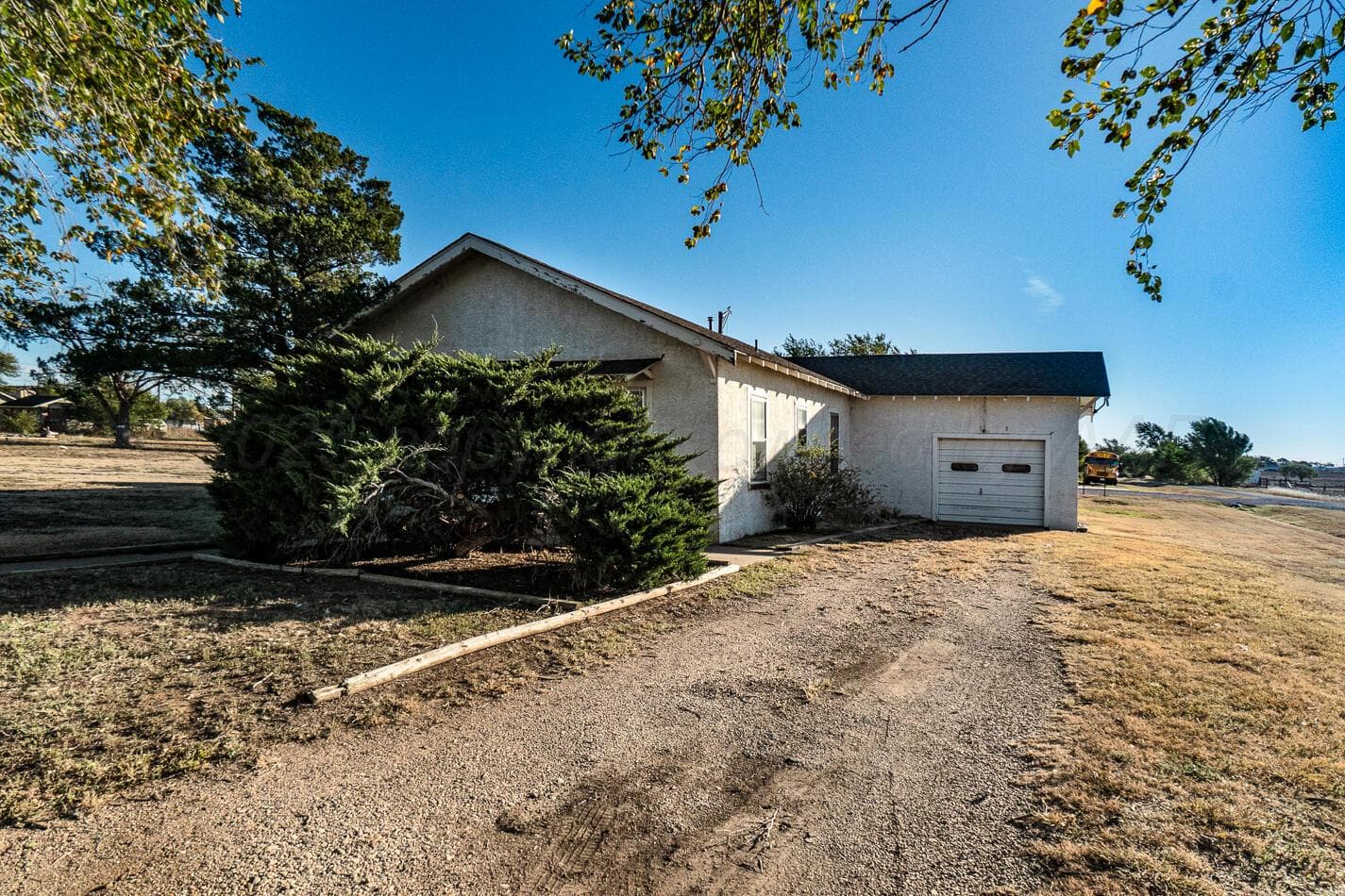 115 S Whorton Avenue, Happy, TX 79052, photo 3