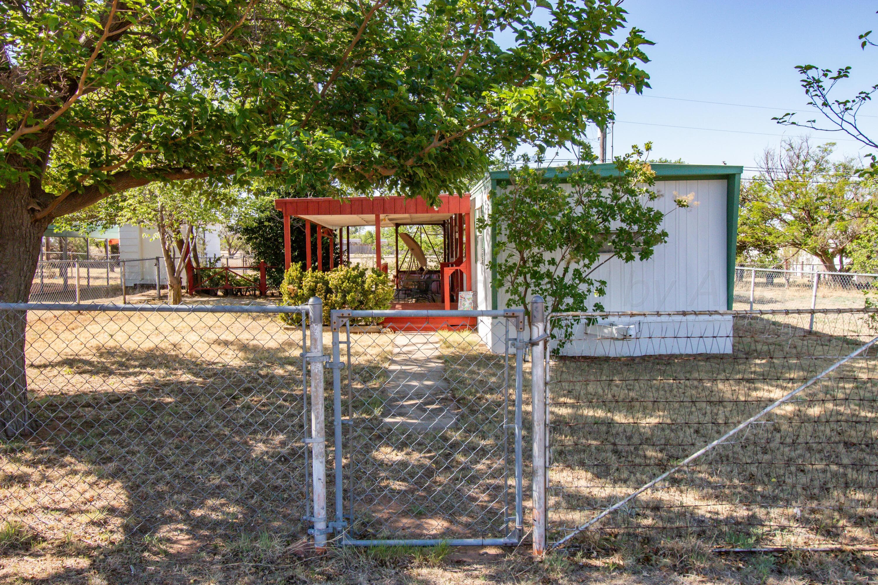 201 Janny Drive, Howardwick, TX 79226