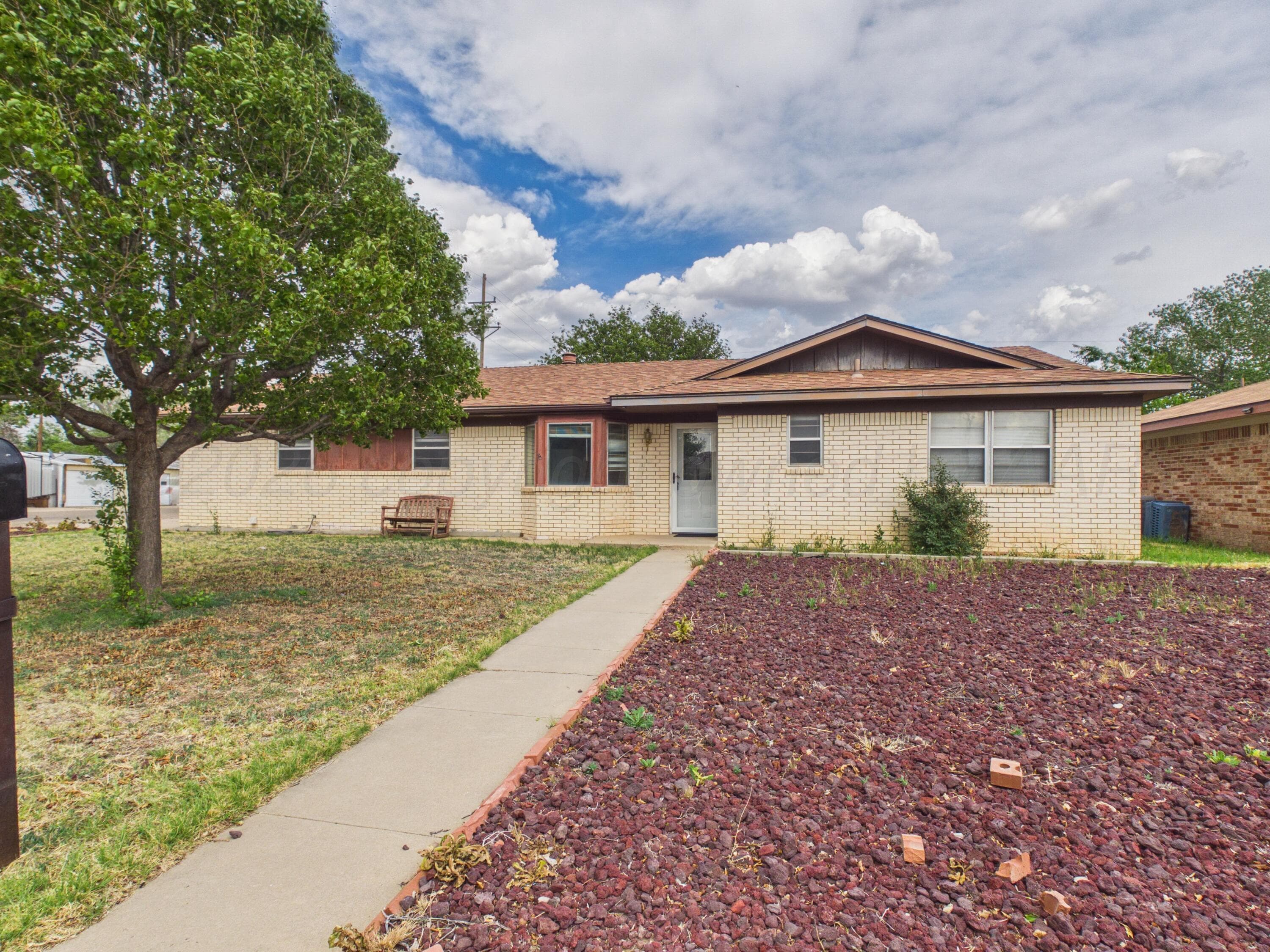 318 CEDAR Avenue, Dumas, TX 79029-2802