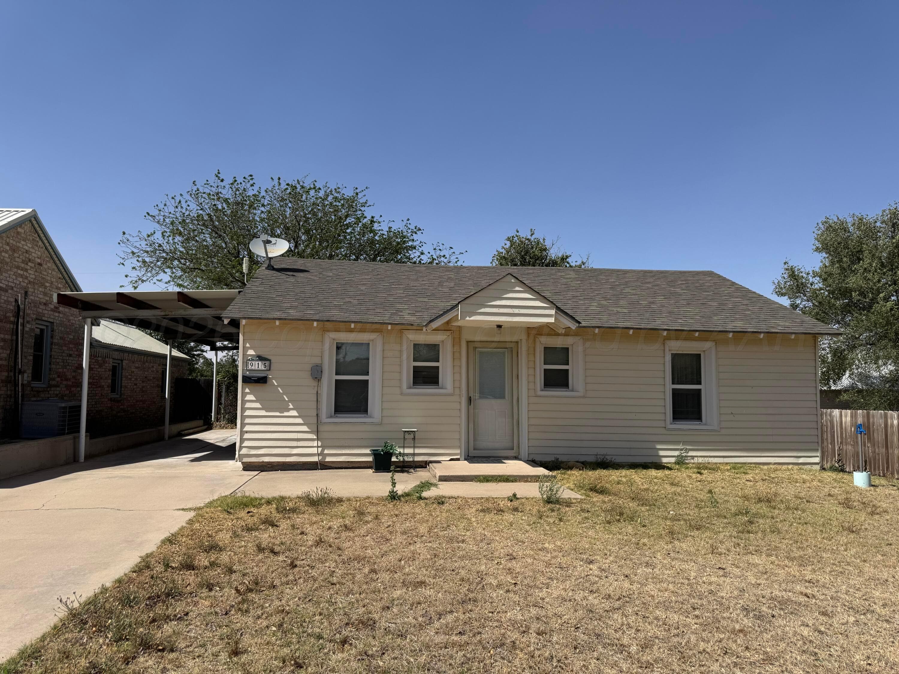 915 Ash Street, Canadian, TX 79014