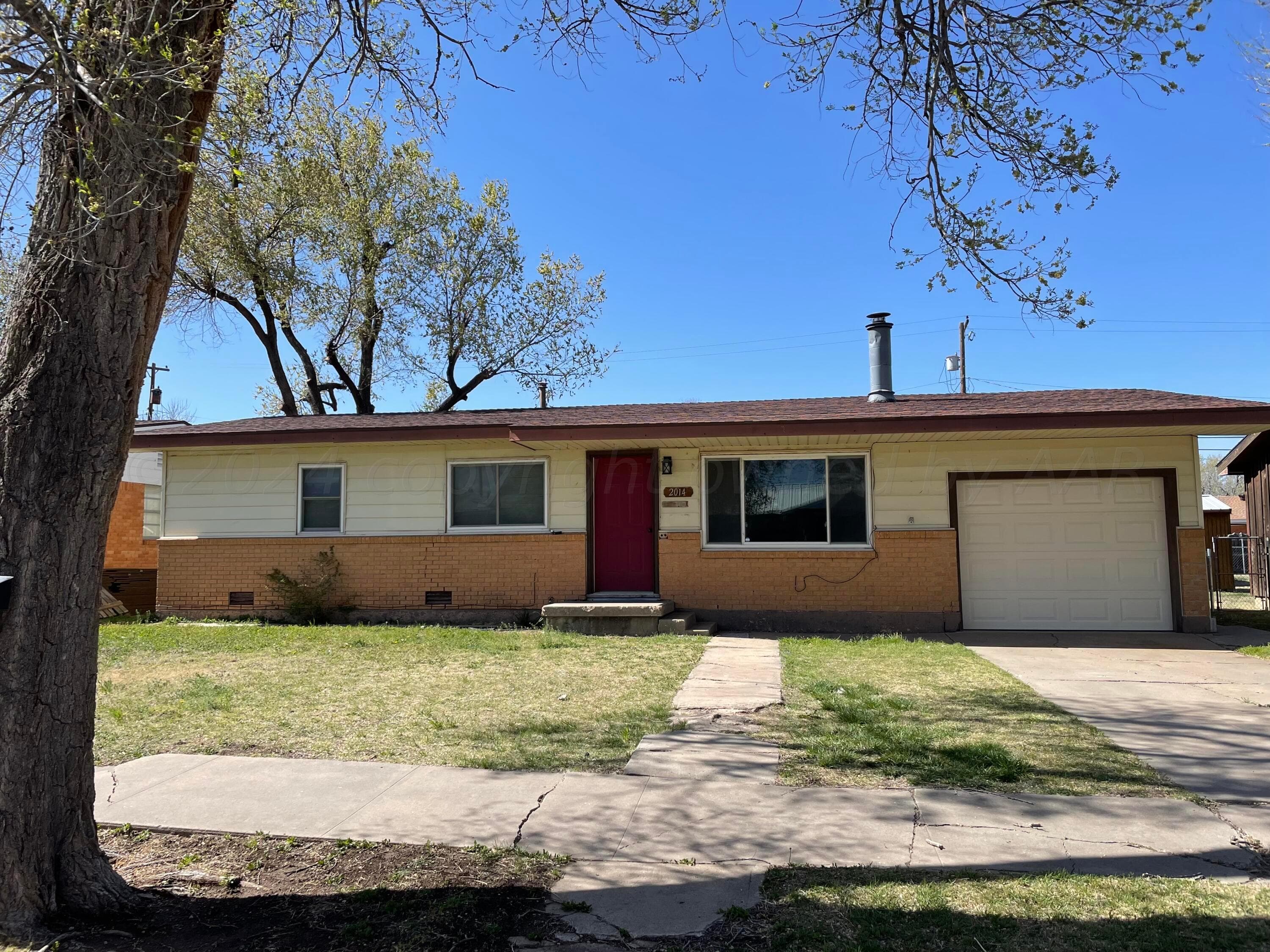 2014 S Drake Drive, Perryton, TX 79070