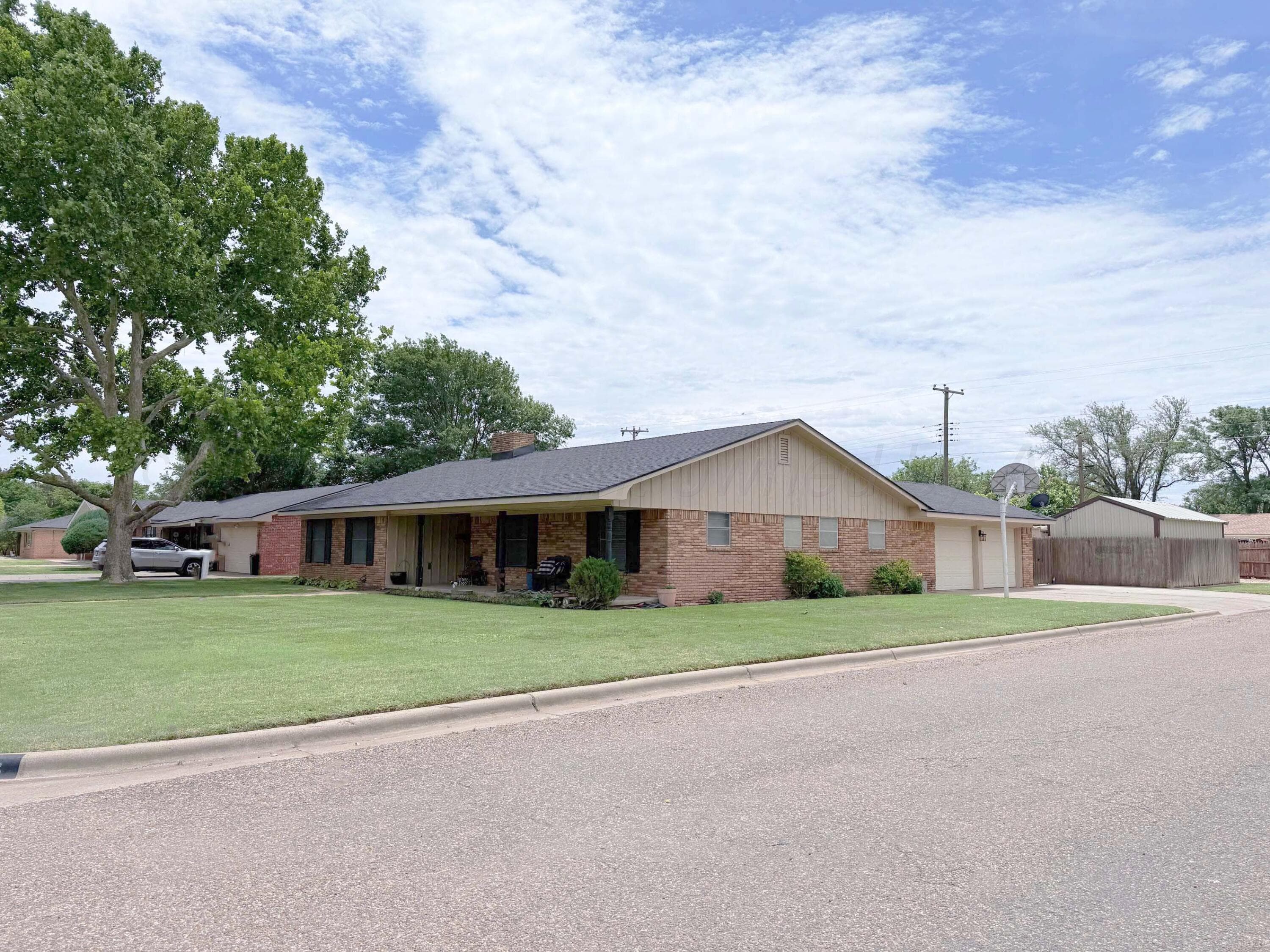 733 W Oak Street, Dimmitt, TX 79027, photo 3