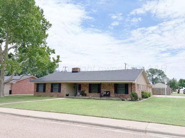 733 W Oak Street, Dimmitt, TX 79027