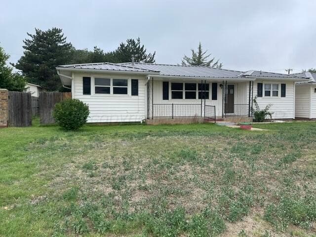 1118 Norman Avenue, Dalhart, TX 79022, photo 2