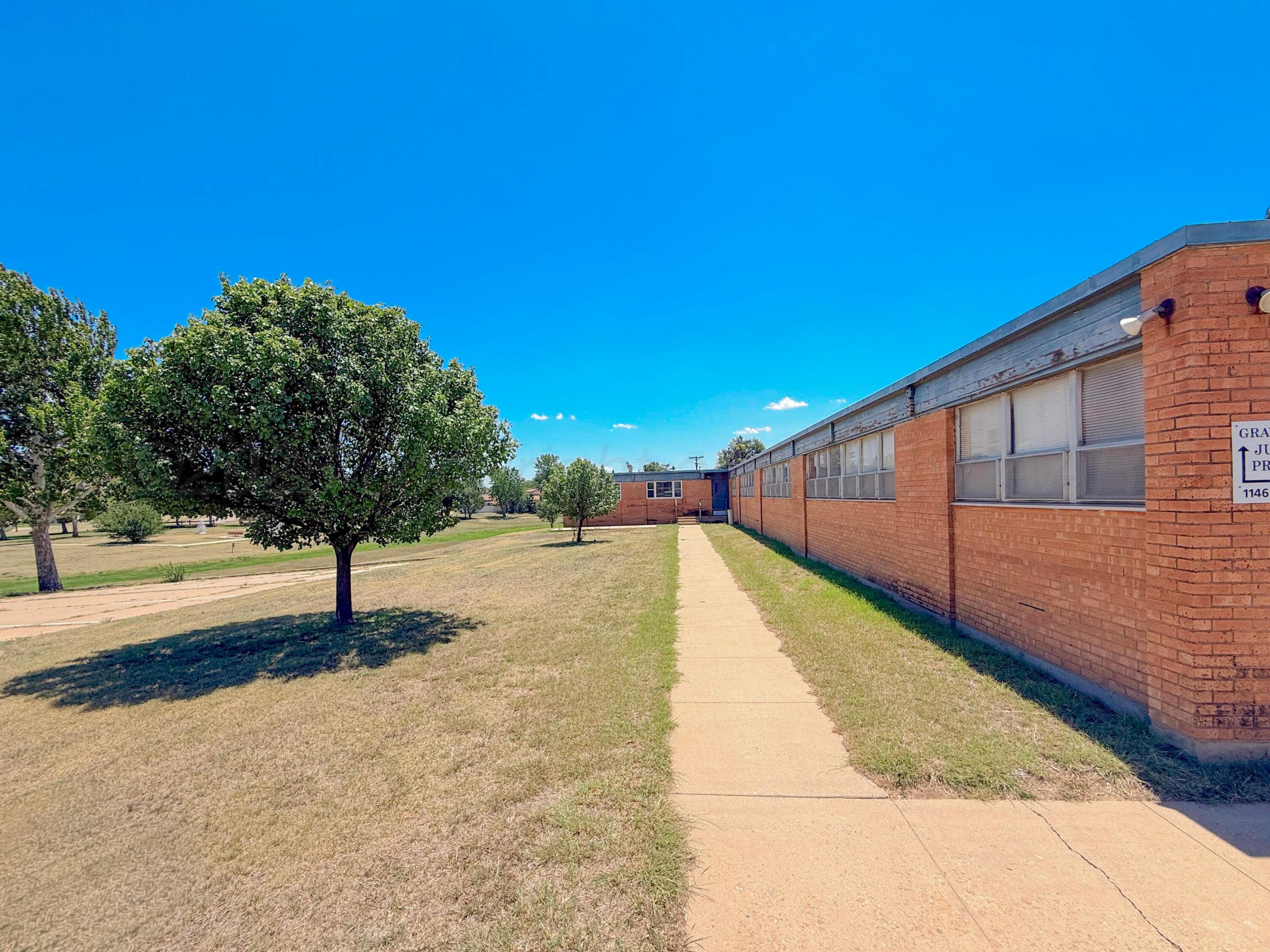 1146 N HOBART Street, Pampa, TX 79065-4604, photo 5